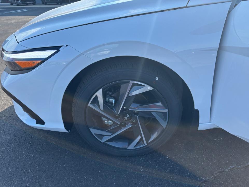 2025 Hyundai Elantra SEL - Photo 27