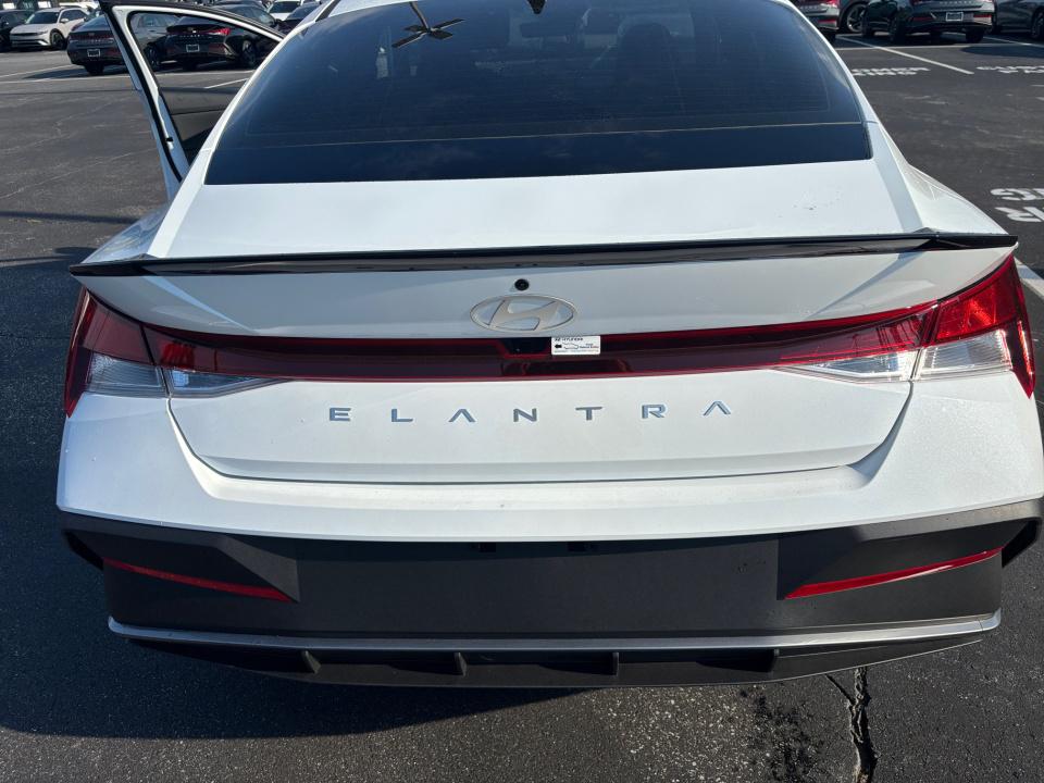 2025 Hyundai Elantra SEL - Photo 14