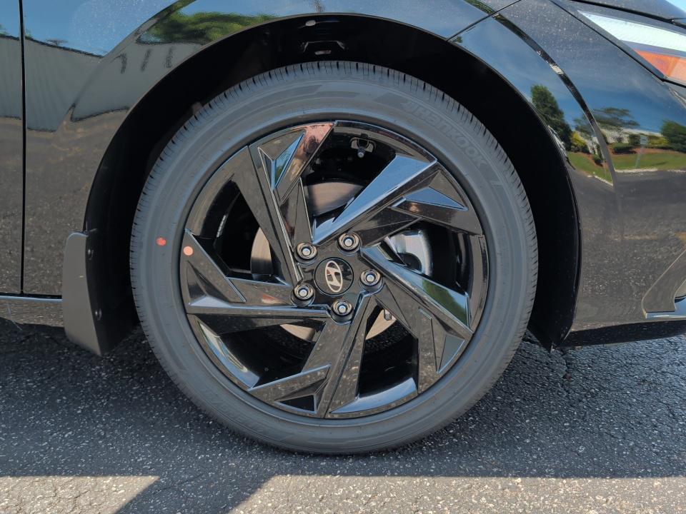 2026 Hyundai Elantra SEL - Photo 25