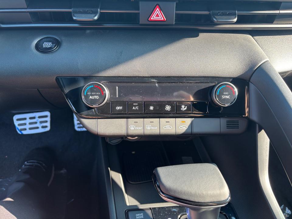 2025 Hyundai Elantra SEL - Photo 18