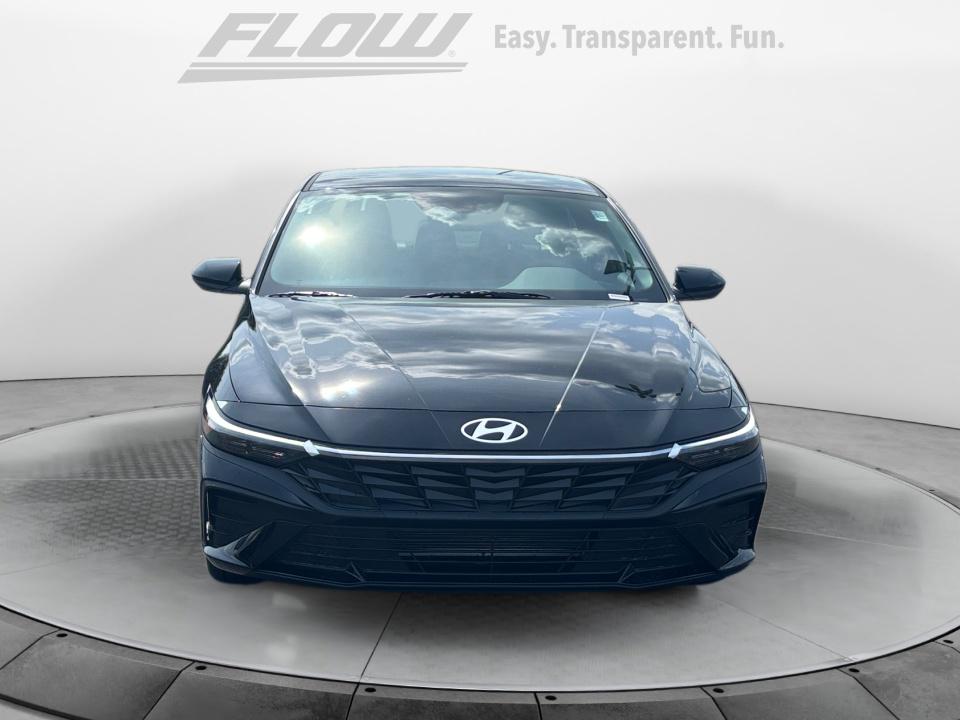 2025 Hyundai Elantra SEL Sport photo 2