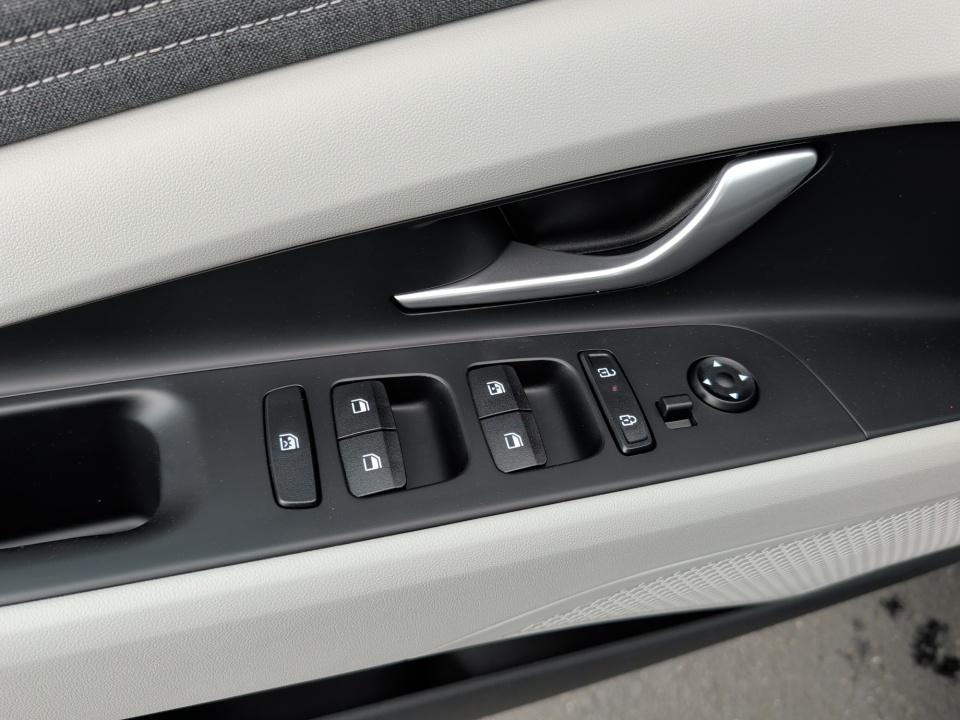 2026 Hyundai Elantra Limited - Photo 32