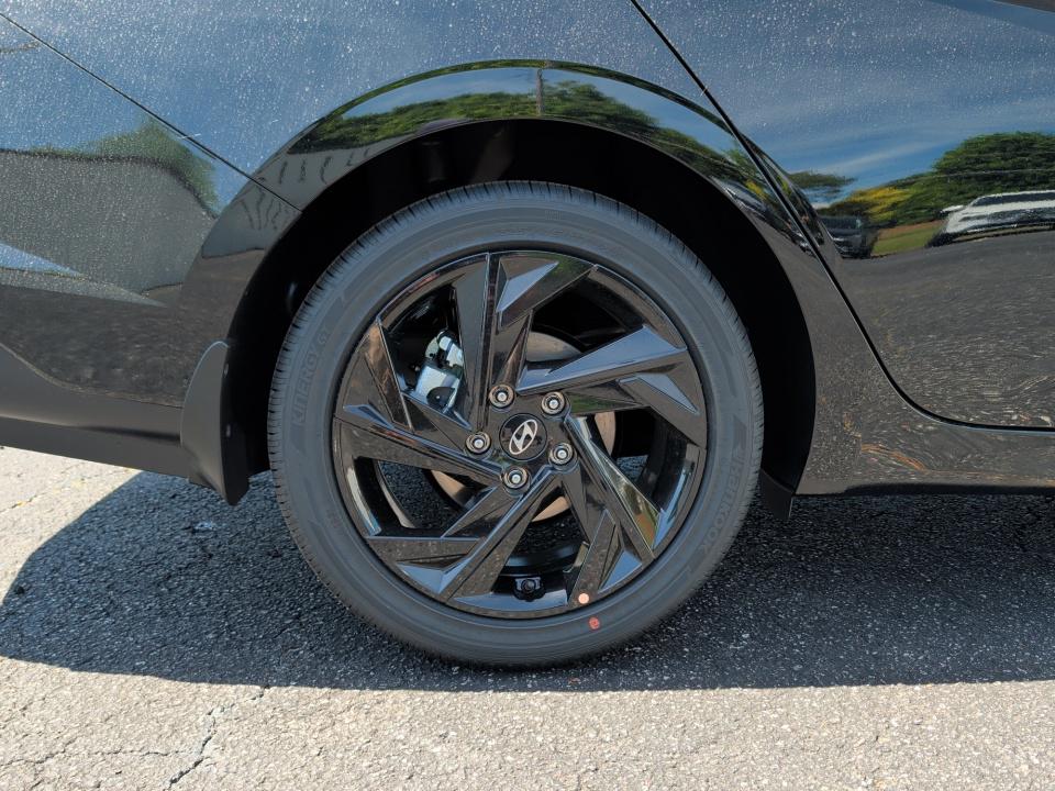 2026 Hyundai Elantra SEL - Photo 23