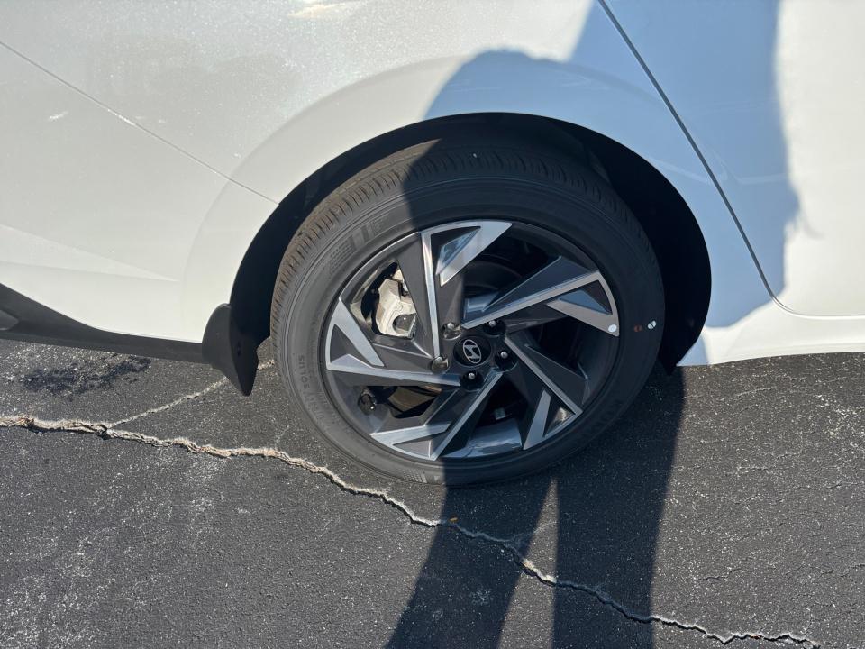 2025 Hyundai Elantra SEL - Photo 23