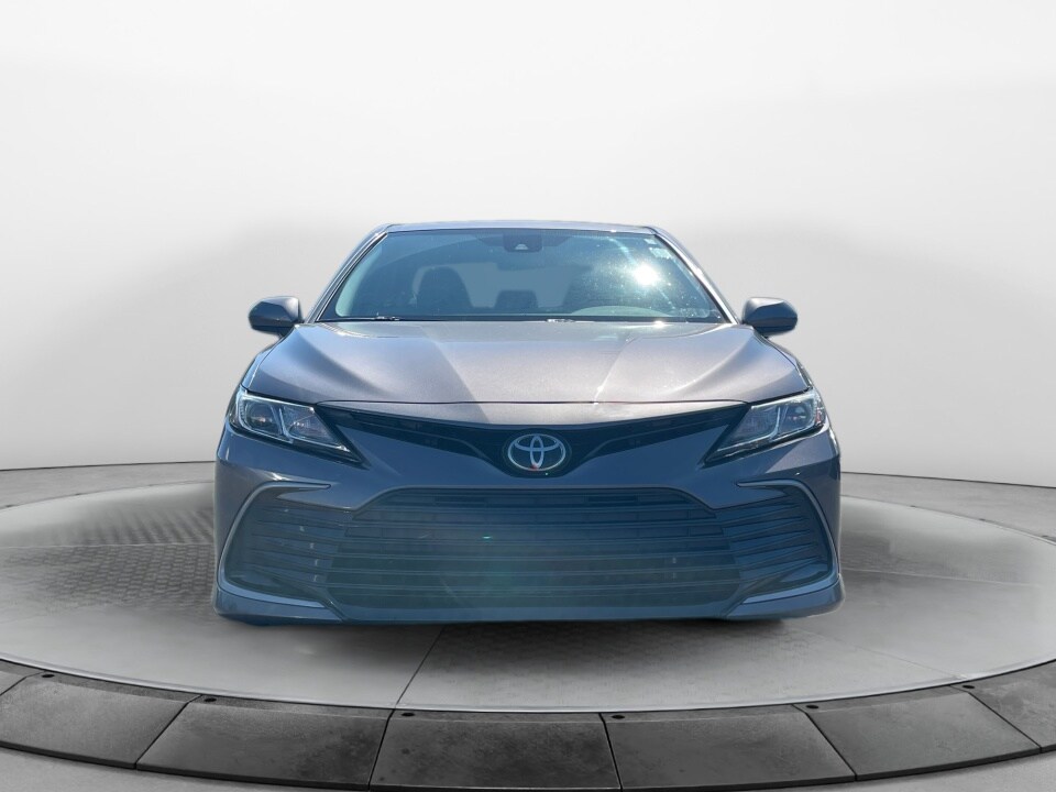 2021 Toyota Camry LE photo 2
