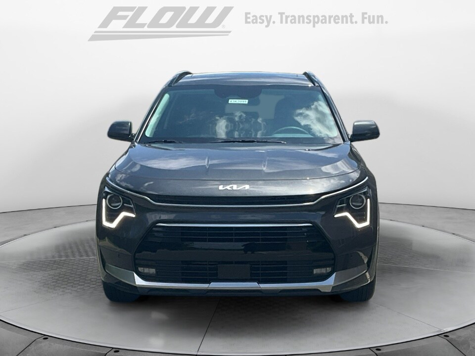 2025 Kia Niro SX photo 2