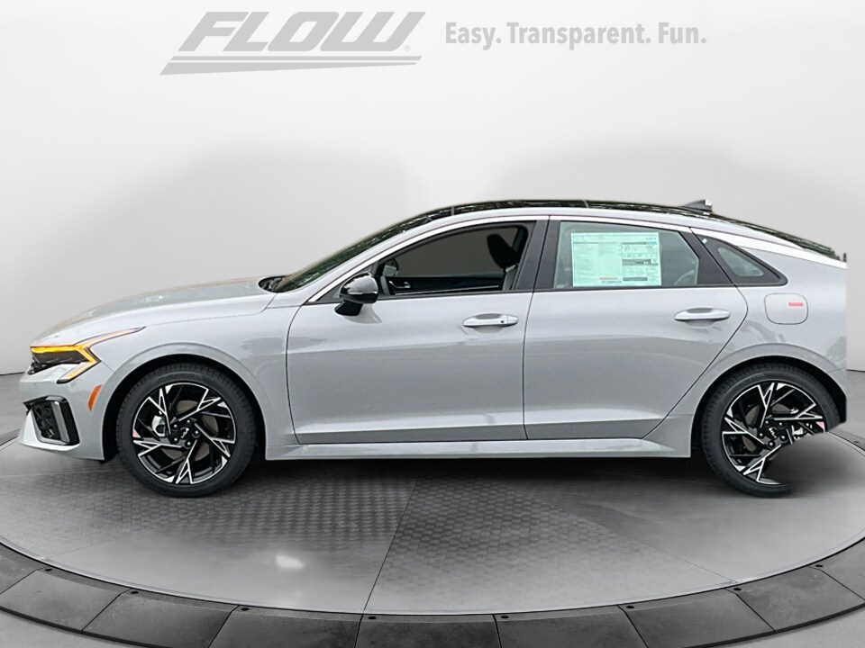 2025 Kia K5 GT-Line photo 4