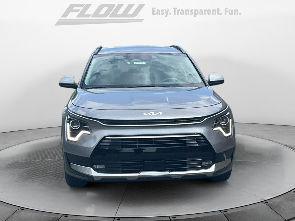 2025 Kia Niro SX photo 2