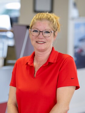 Staff member Lindsey Butler from e6c5bf833d07