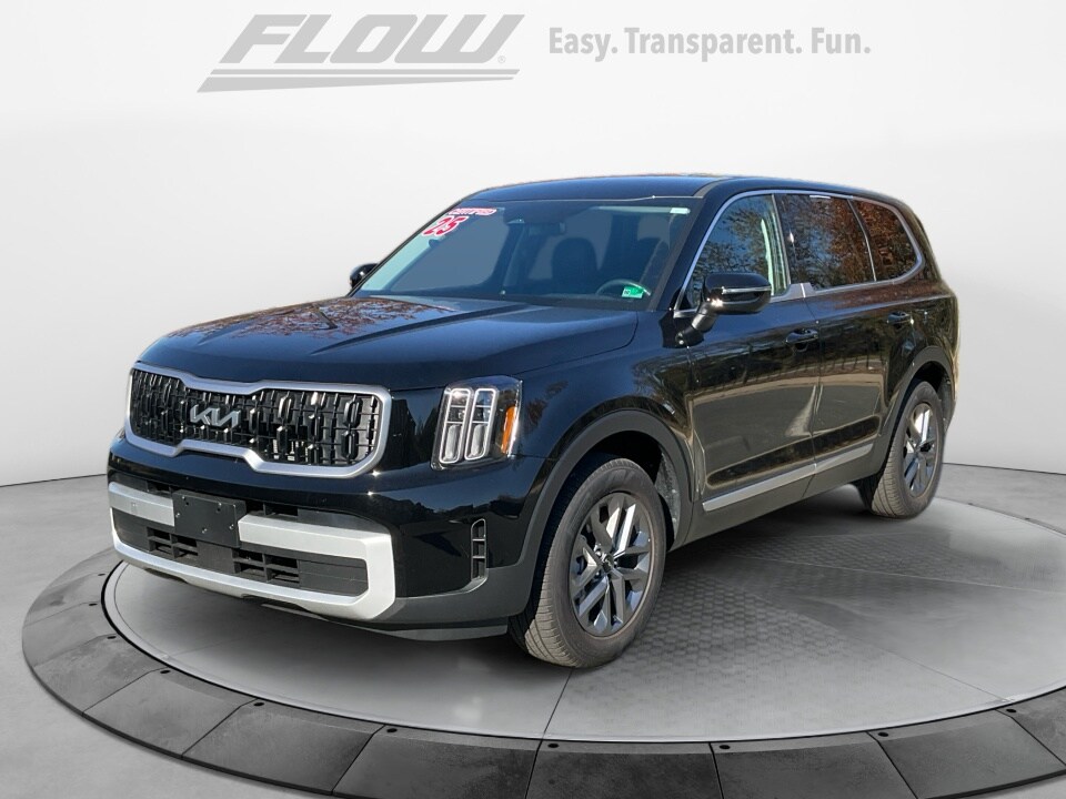 2025 Kia Telluride LX photo 2