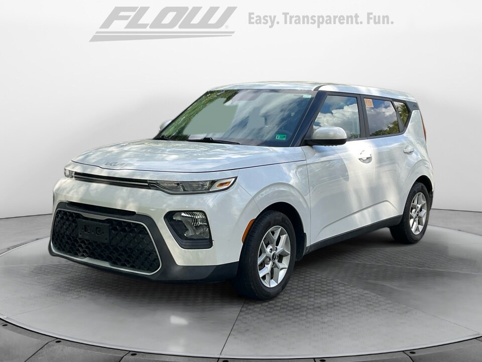 2022 Kia Soul S photo 2