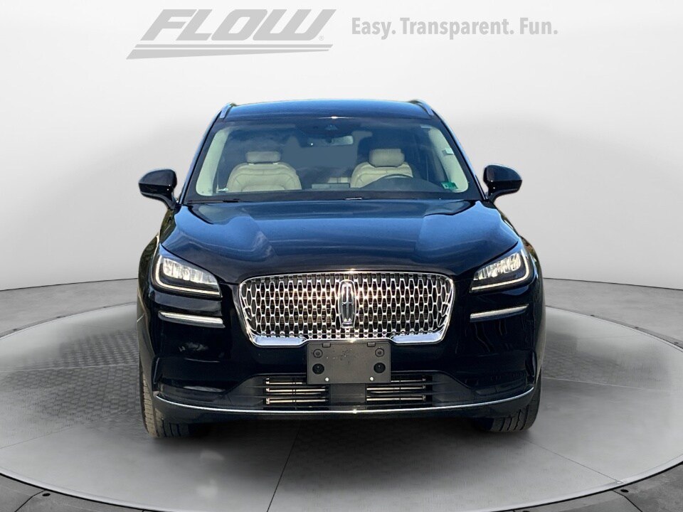 2022 Lincoln Corsair Standard photo 2