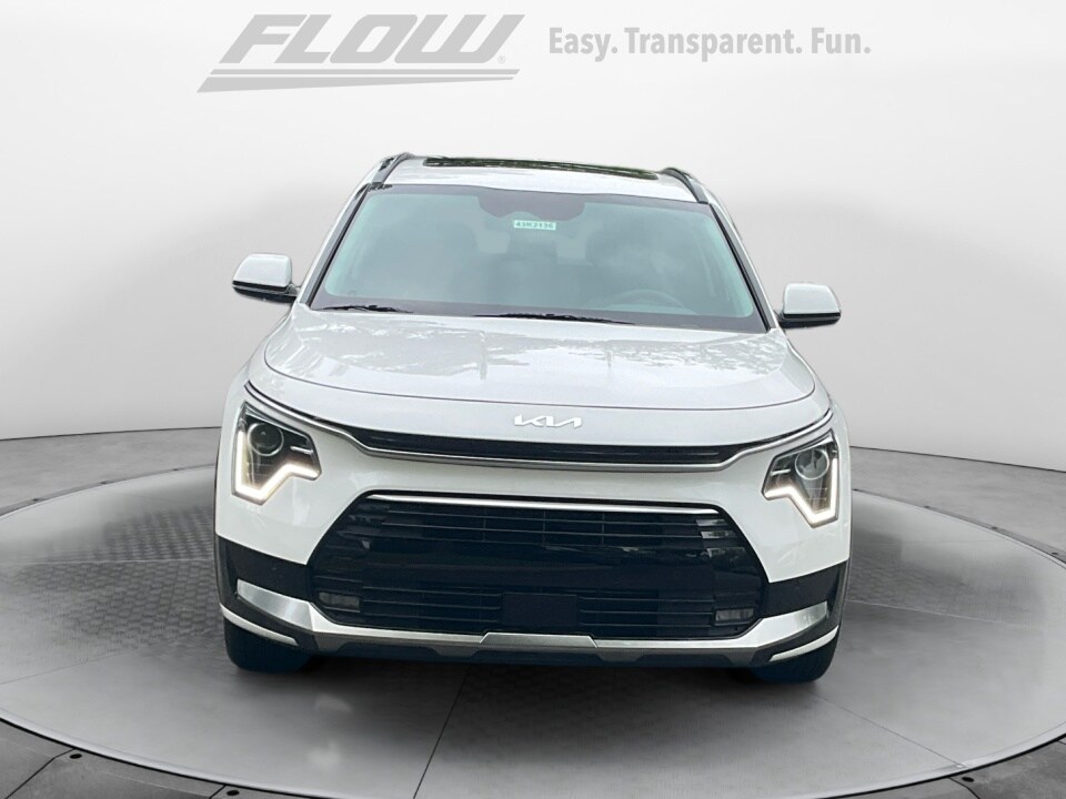 2025 Kia Niro SX photo 2