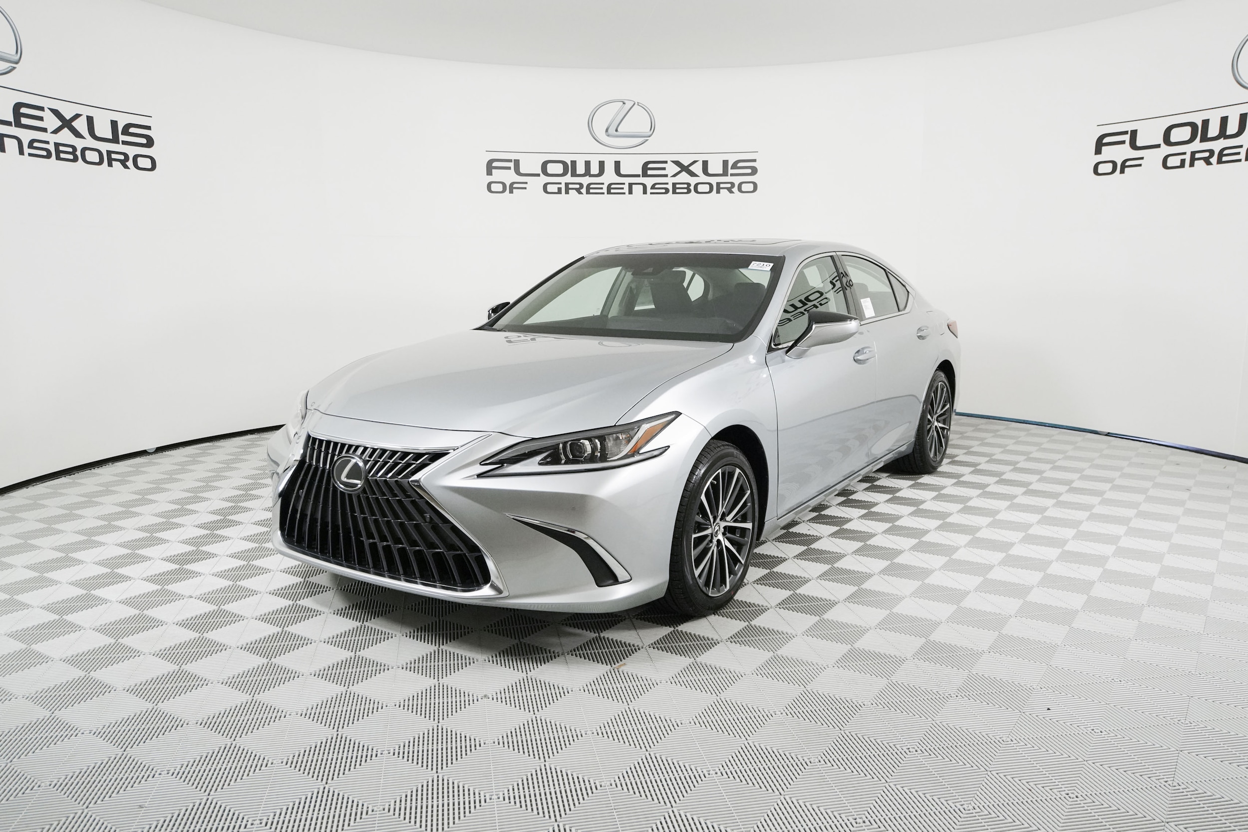 2025 Lexus ES 350's photo
