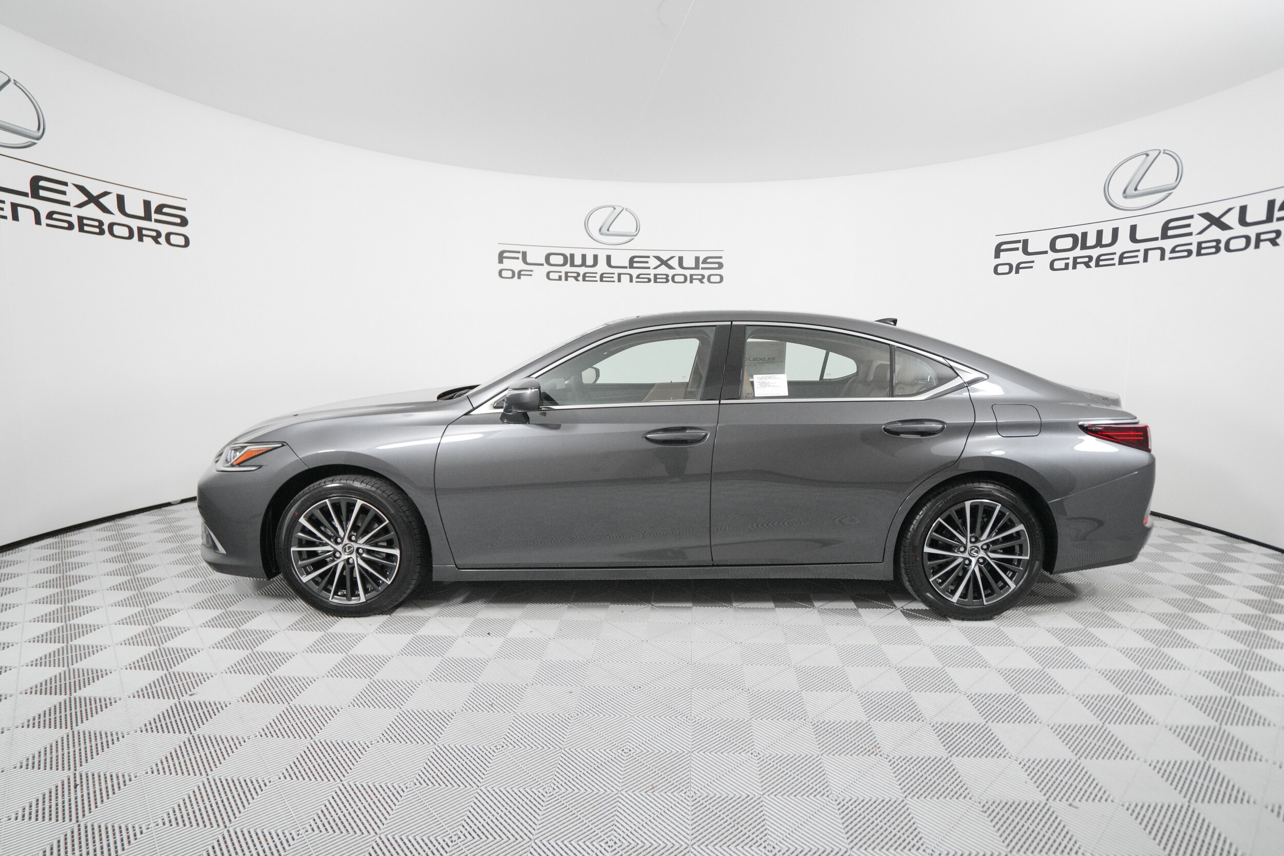 2025 Lexus ES 350 Premium photo 2