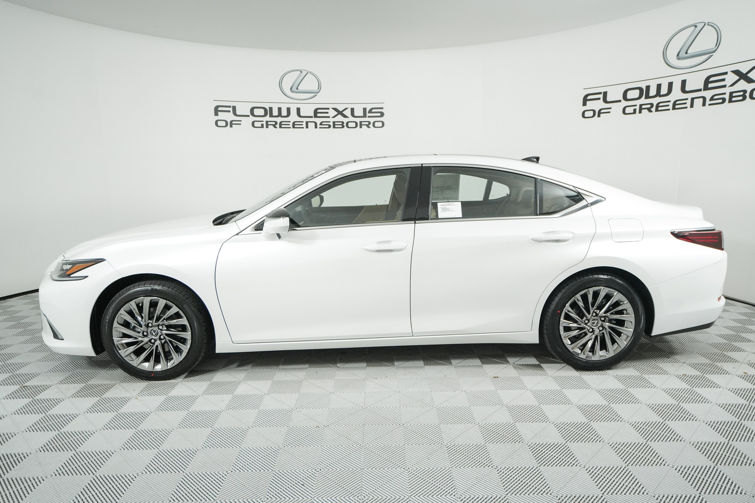 2025 Lexus ES 350 Ultra Luxury photo 4