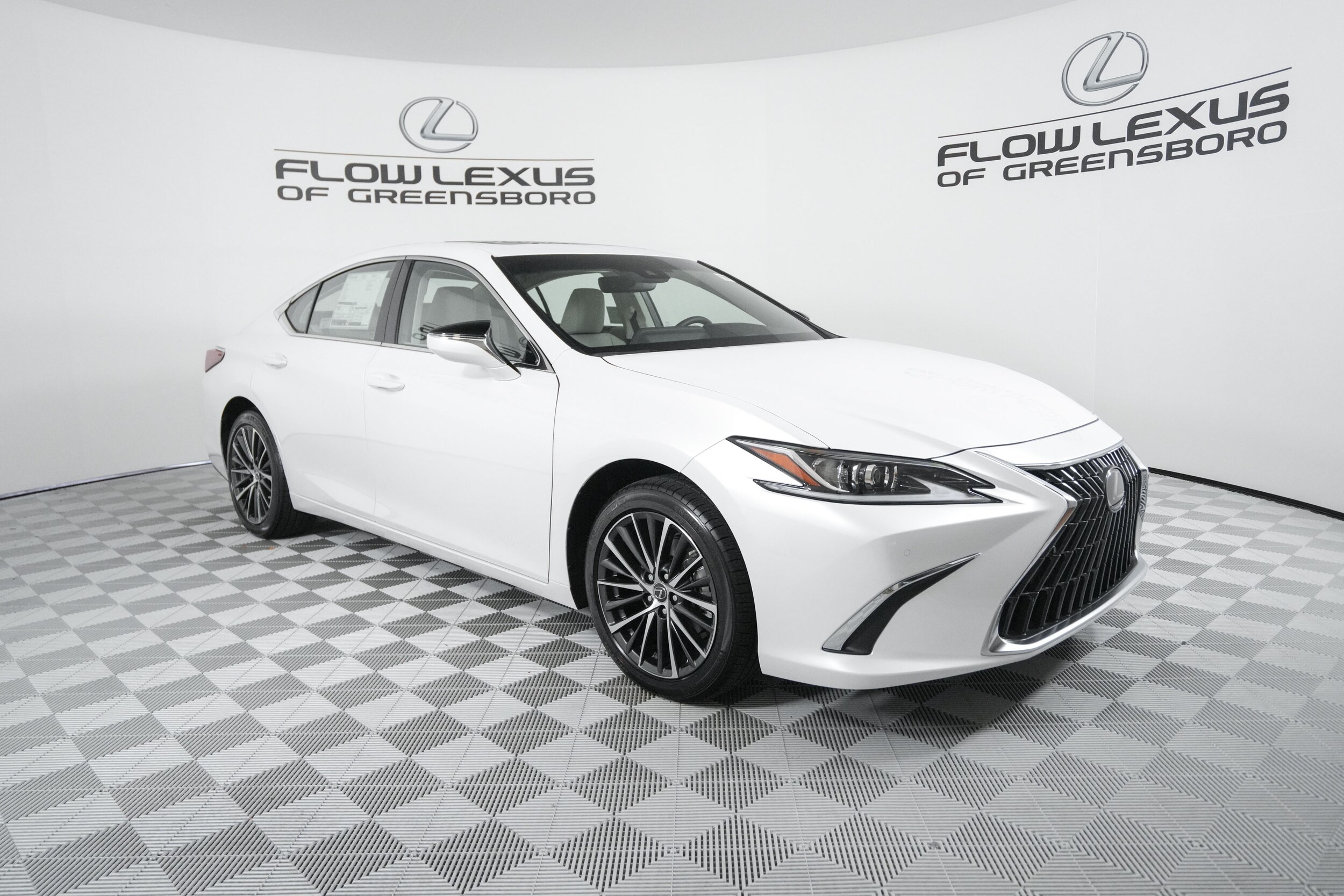 2025 Lexus ES 350 Premium photo 2