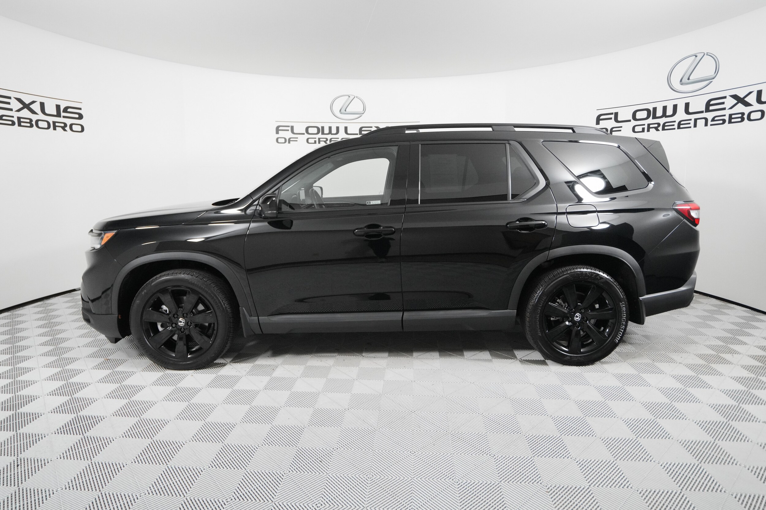2025 Honda Pilot Black Edition photo 3