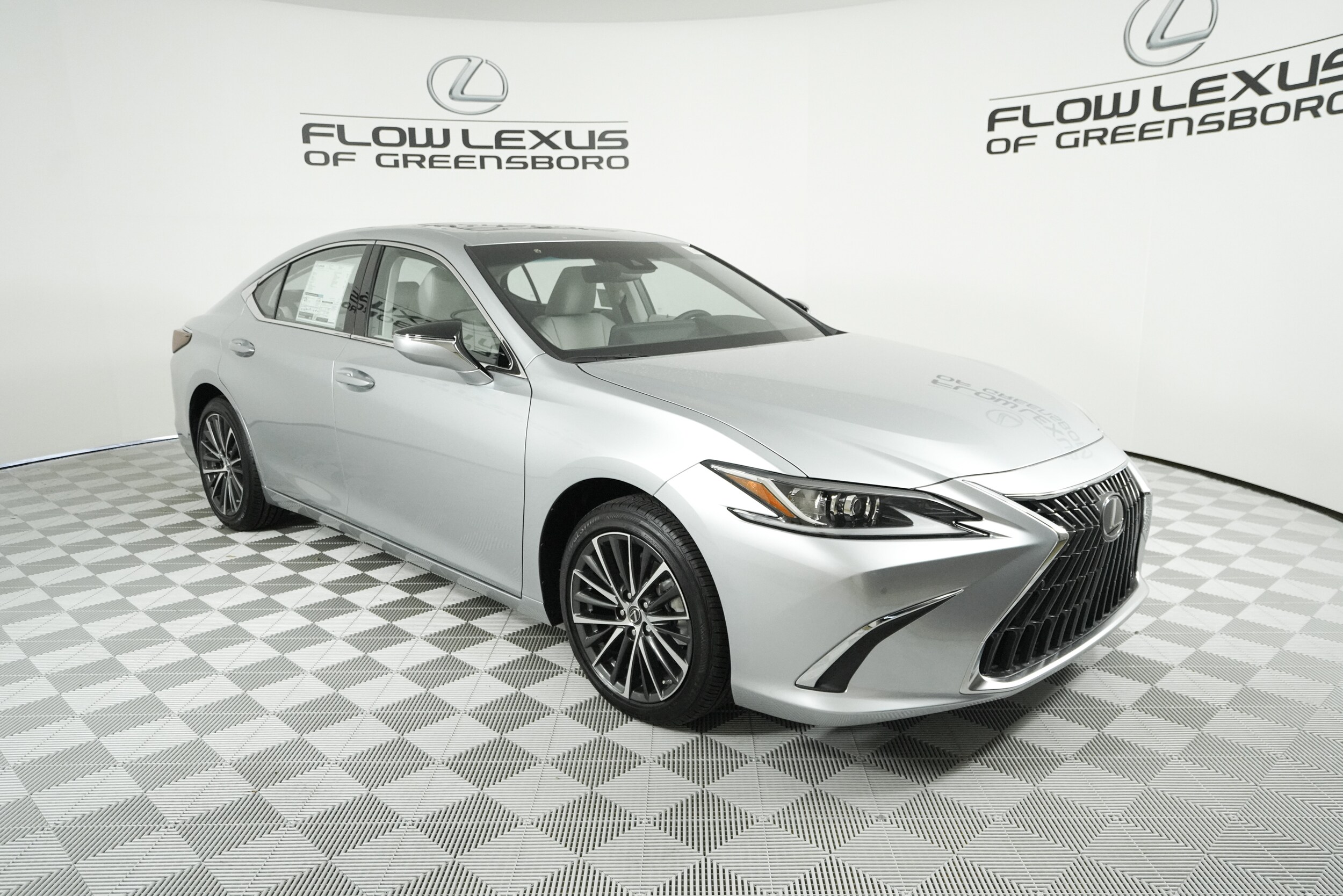 2025 Lexus ES 350 Premium photo 3
