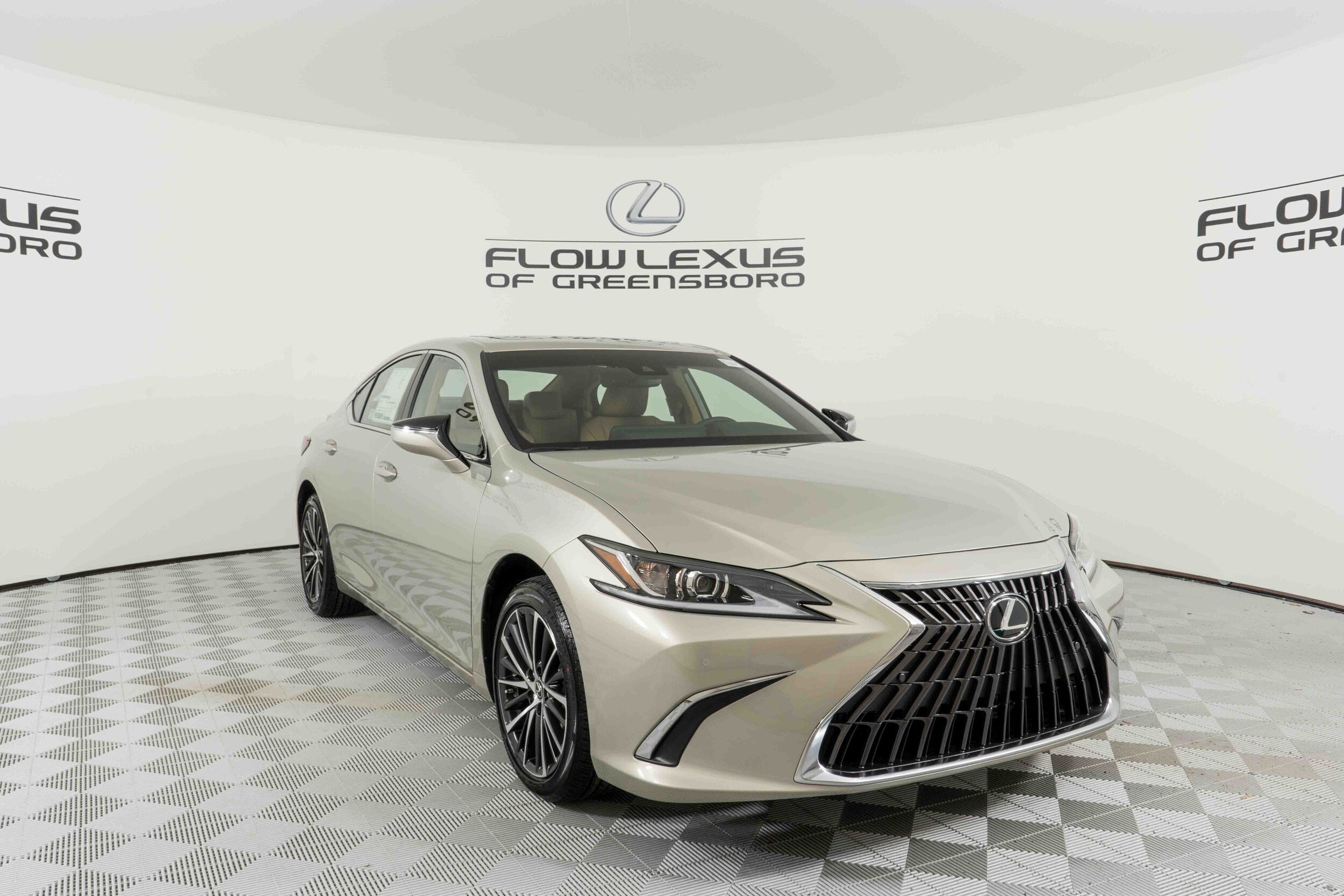 2025 Lexus ES 300h Premium photo 3