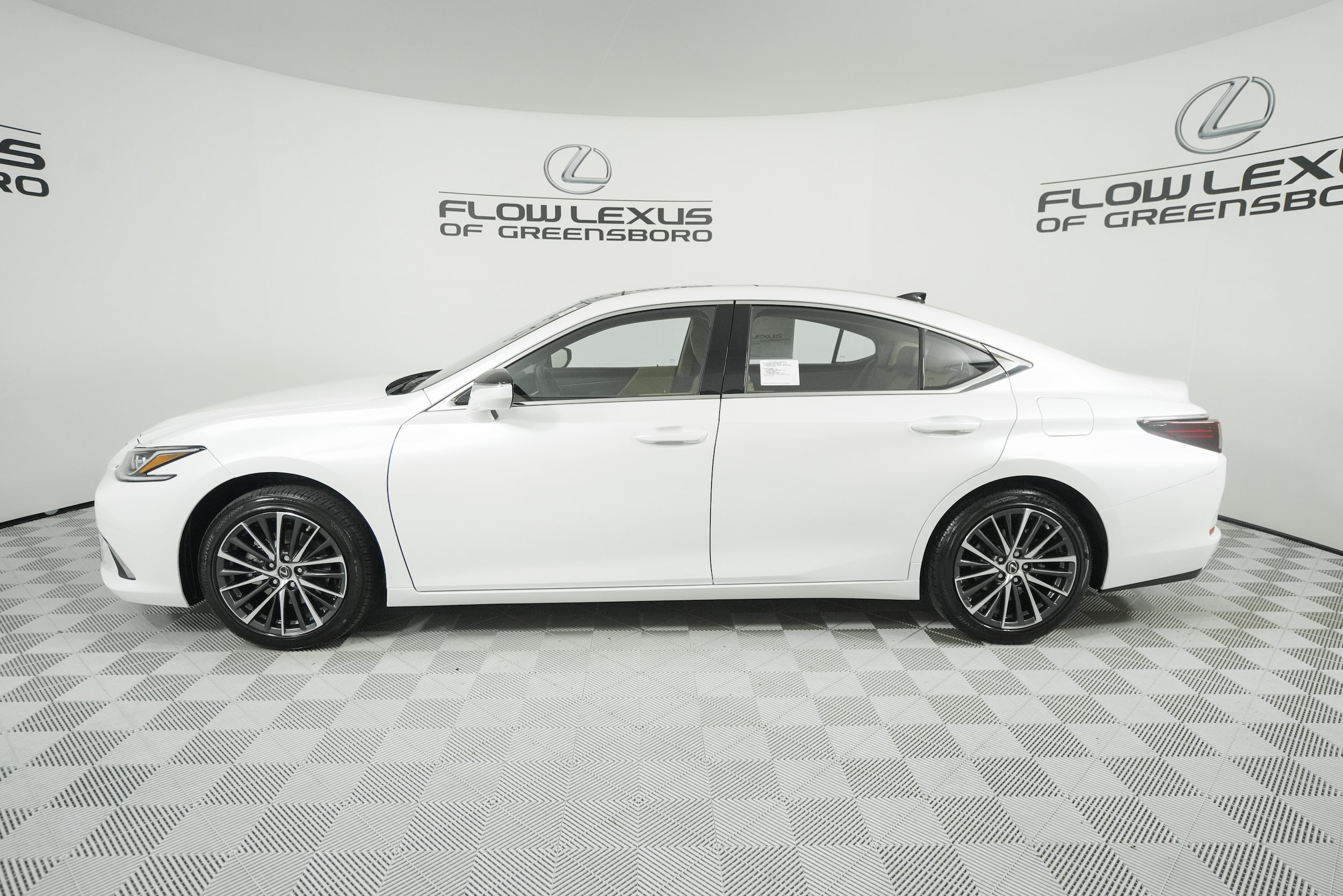2025 Lexus ES 350 Premium photo 2
