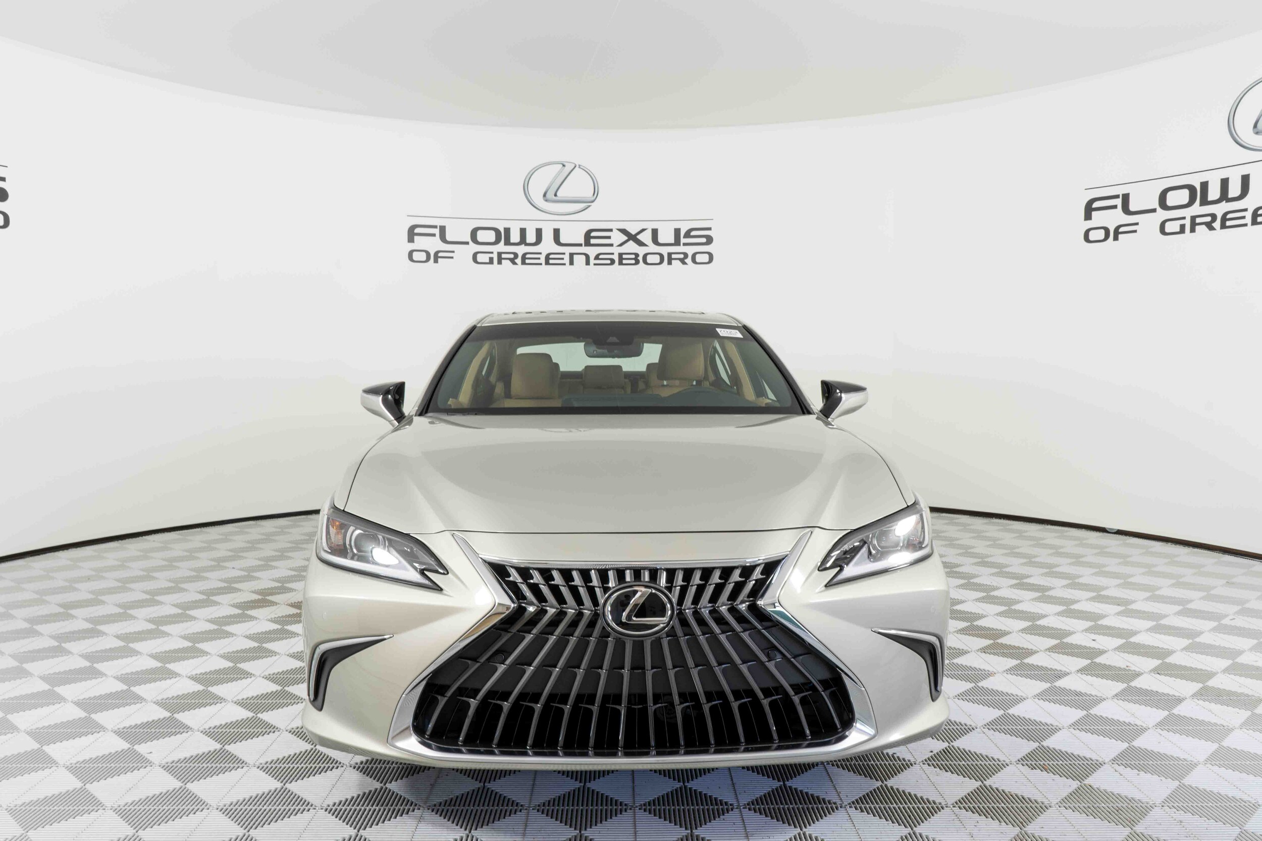 2025 Lexus ES 300h Premium photo 2