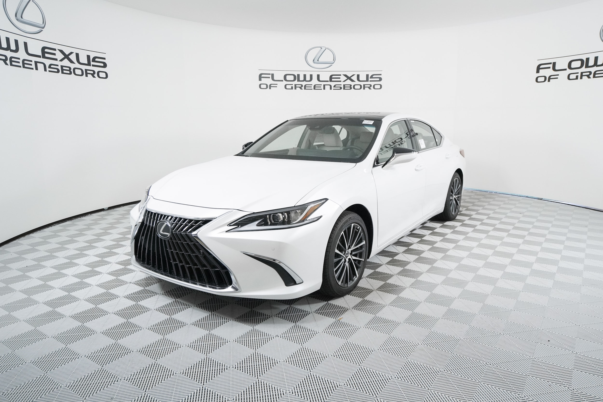 2025 Lexus ES 350's photo