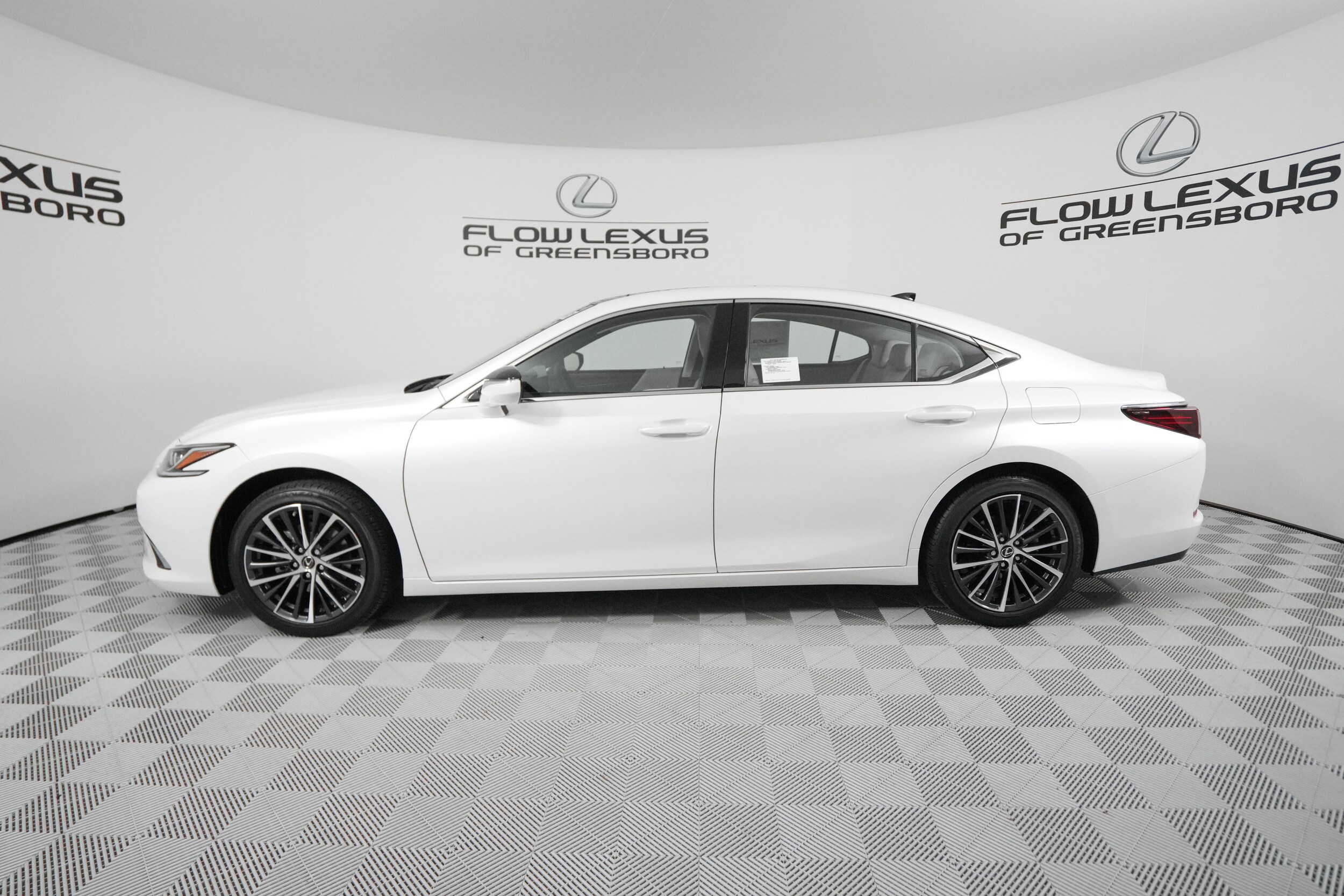 2025 Lexus ES 350 Premium photo 4