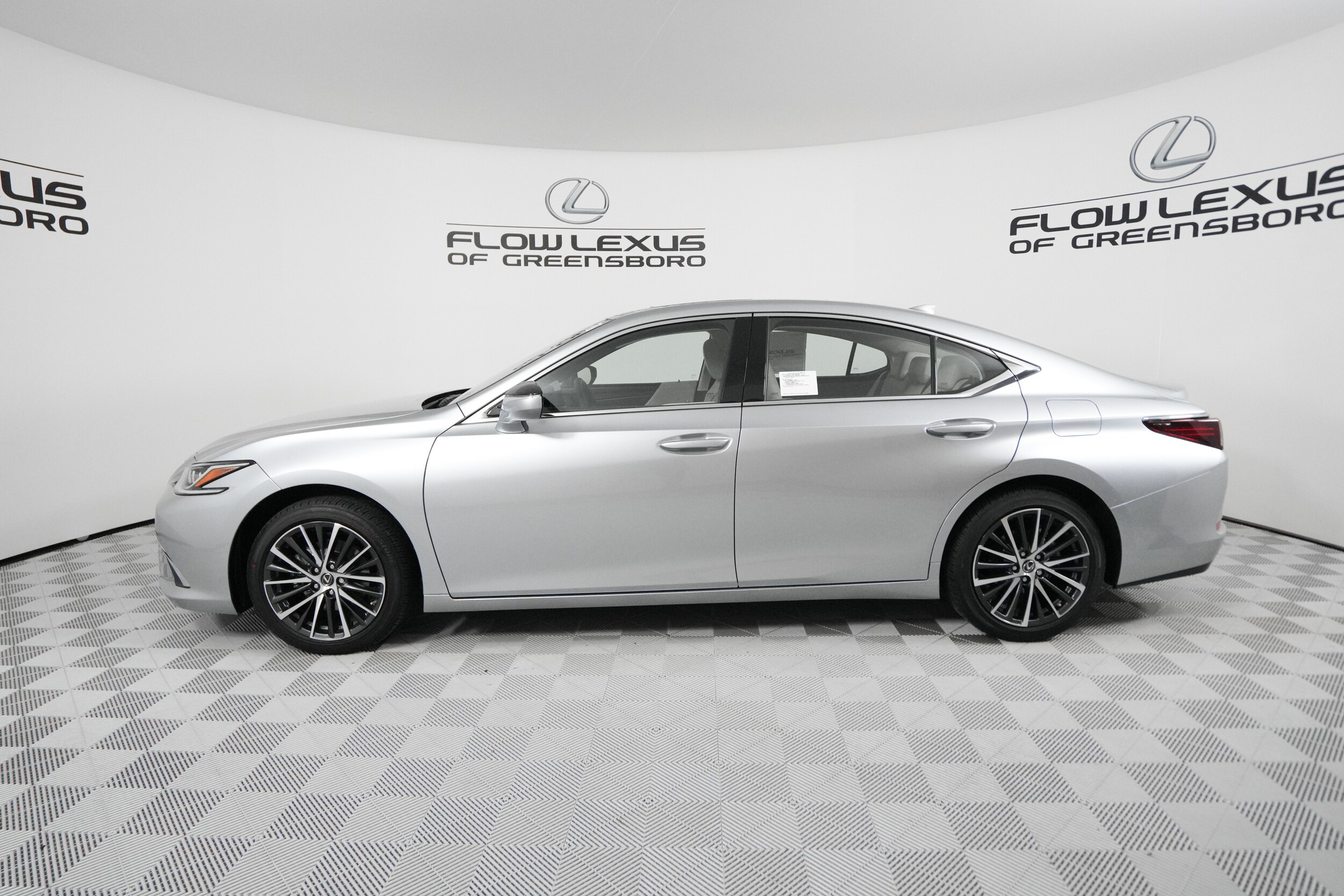 2025 Lexus ES 350 Premium photo 4