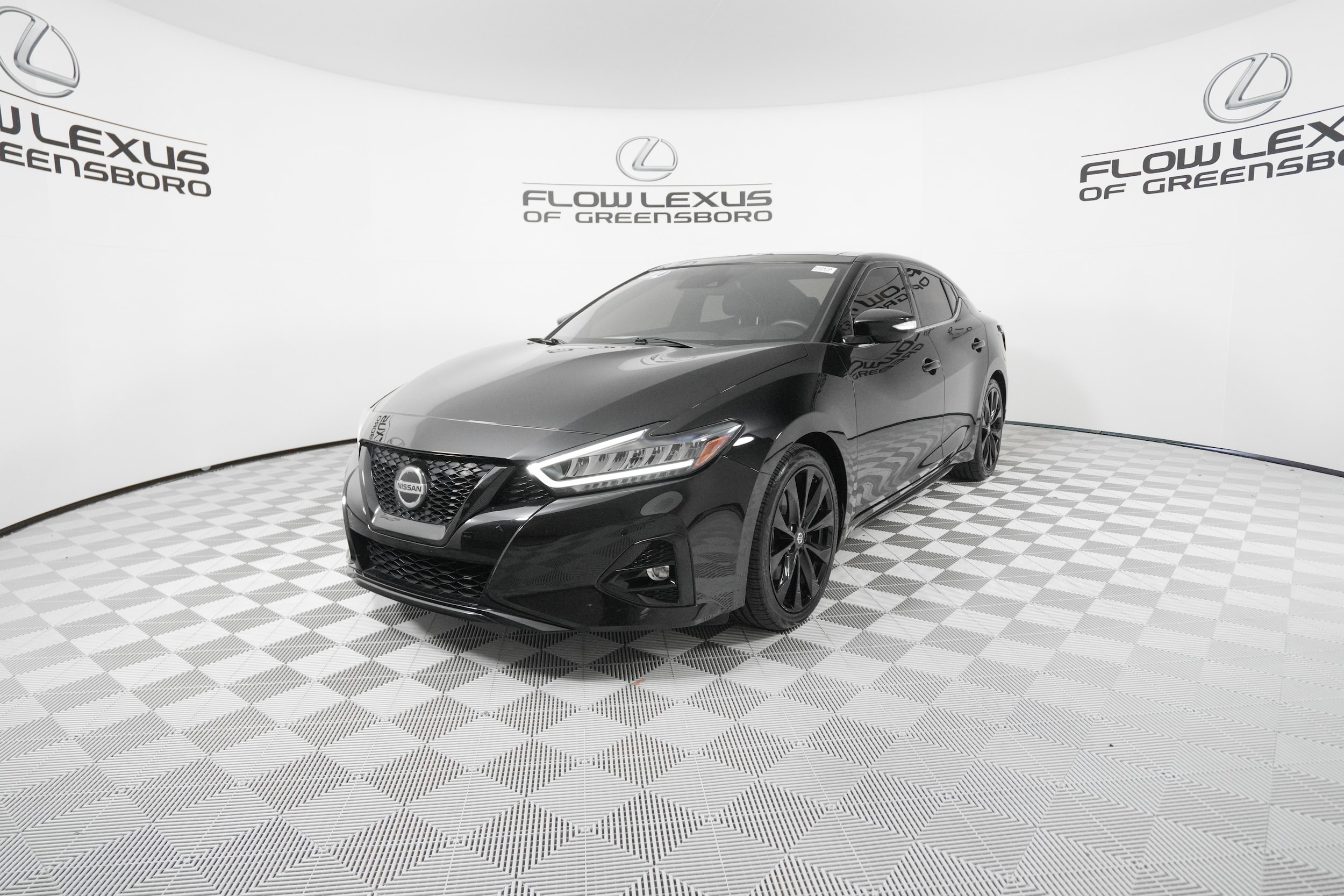 2022 Nissan Maxima SR's photo