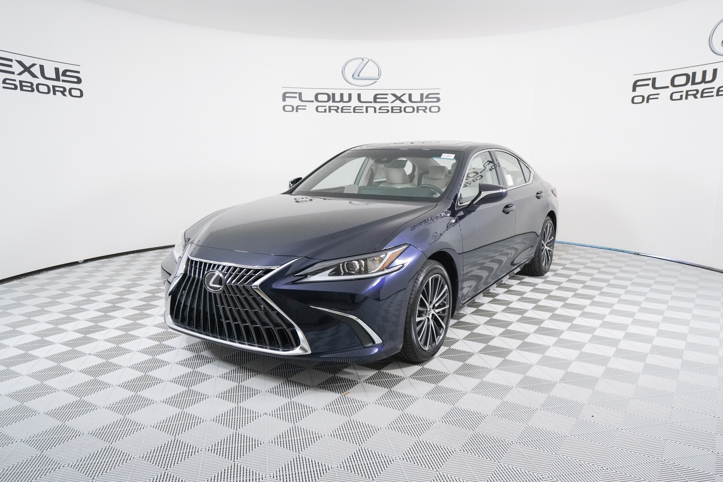 2025 Lexus ES 350's photo