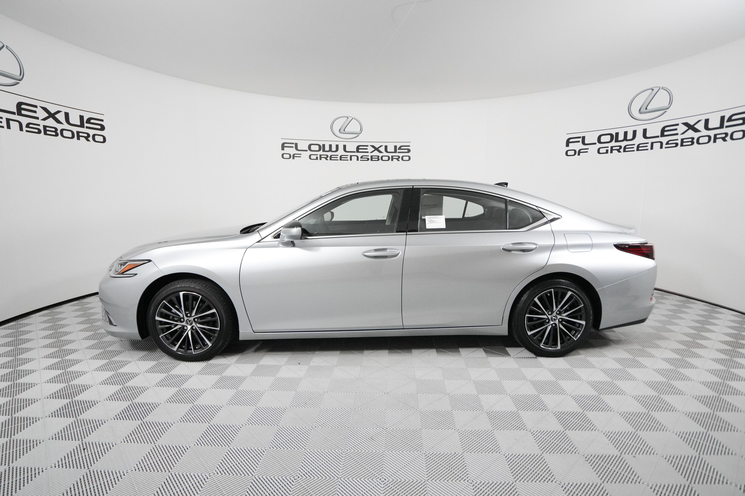 2025 Lexus ES 350 Premium photo 3