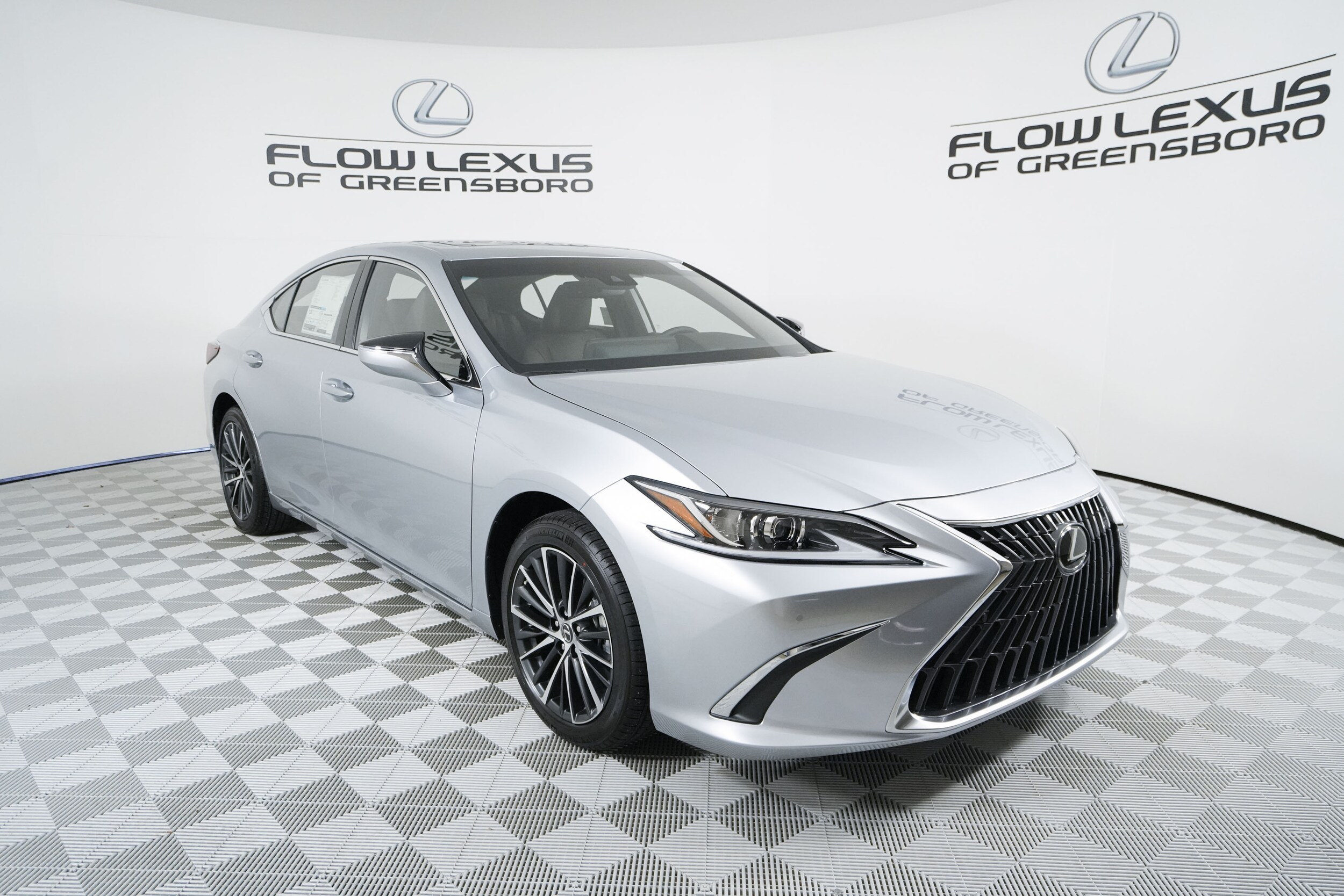 2025 Lexus ES 350 photo 3