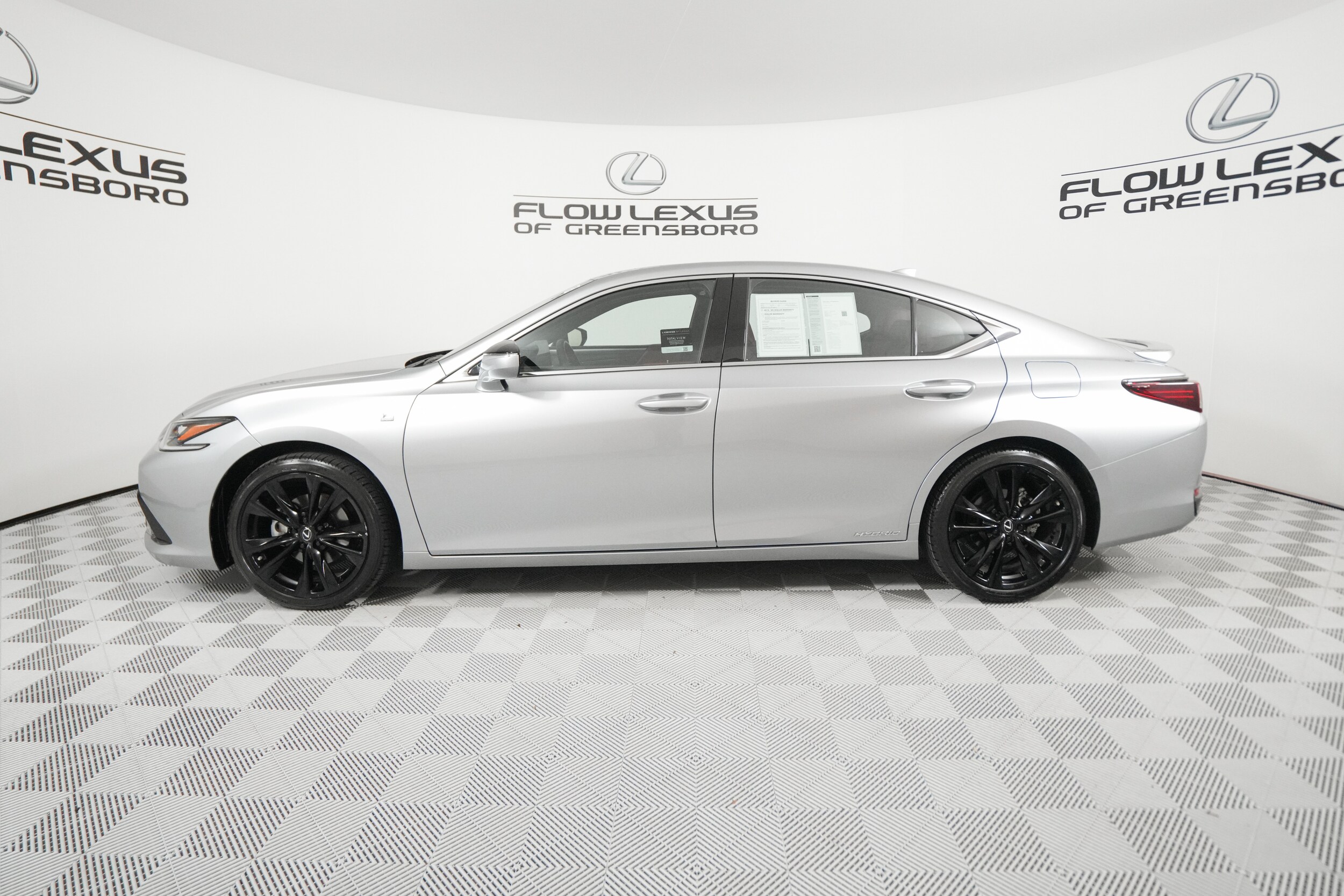 2022 Lexus ES 300h F SPORT photo 4