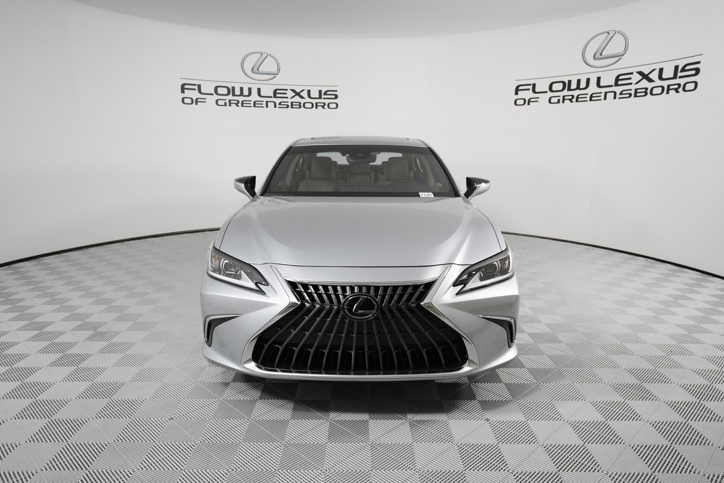 2025 Lexus ES 300h Premium photo 2