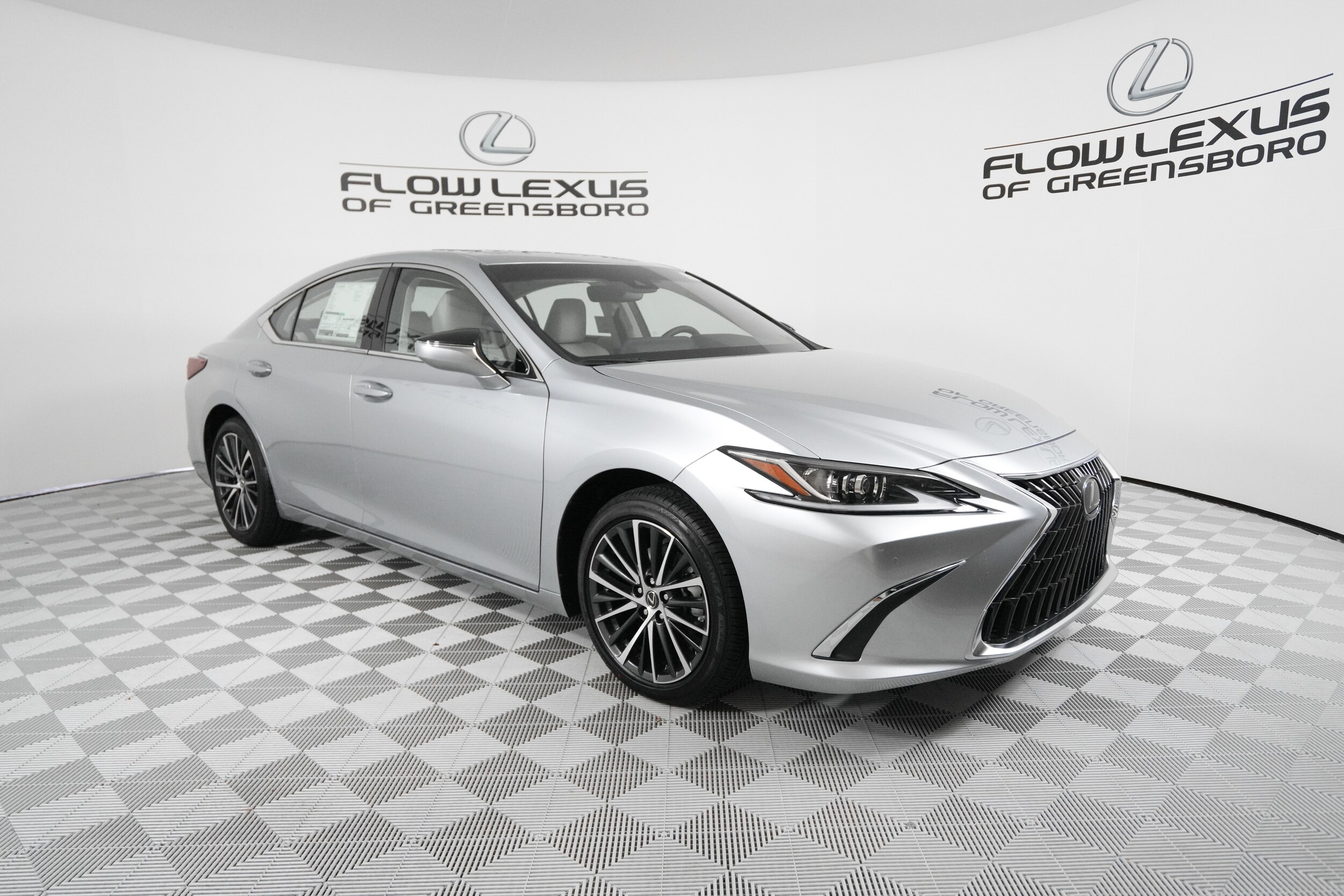 2025 Lexus ES 350 Premium photo 3