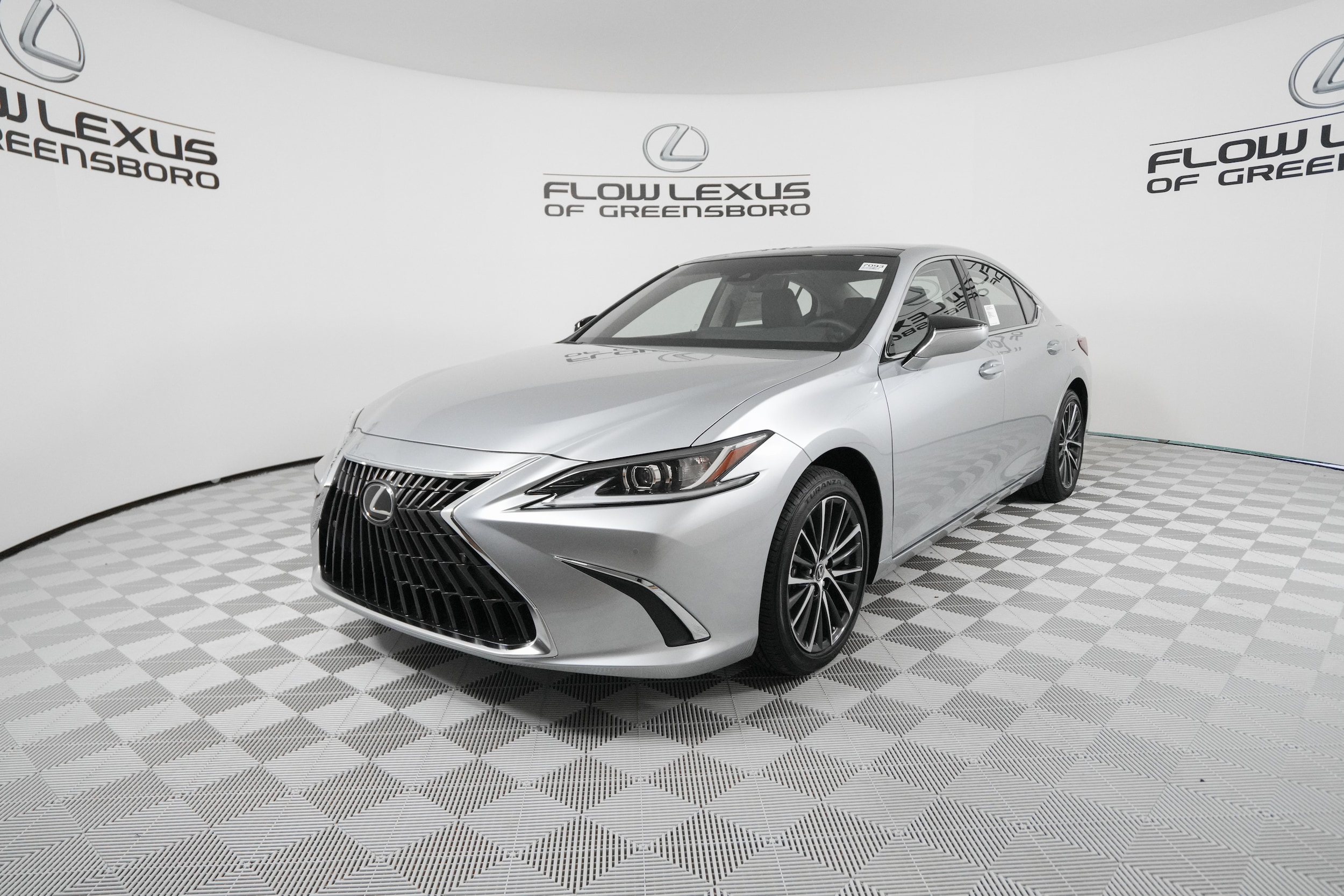2025 Lexus ES 350's photo