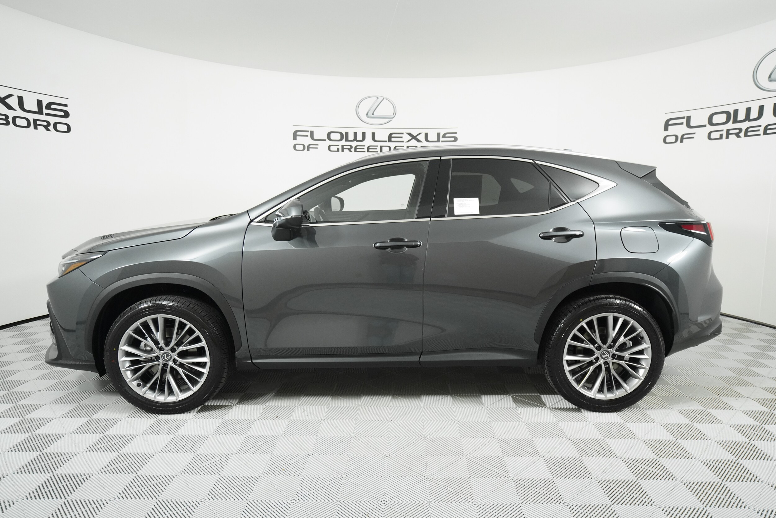 2026 Lexus NX 350h Premium photo 4