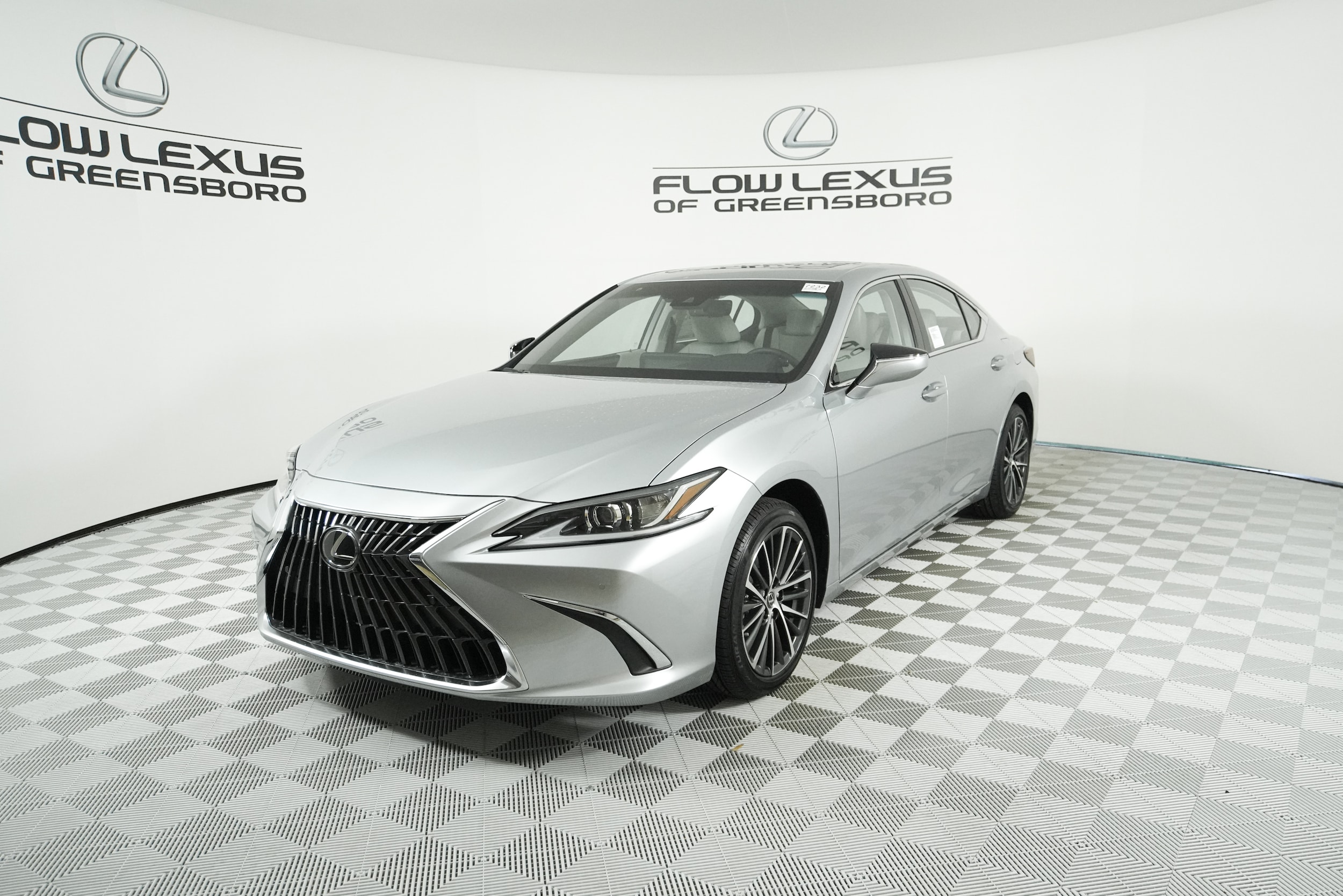 2025 Lexus ES 350's photo