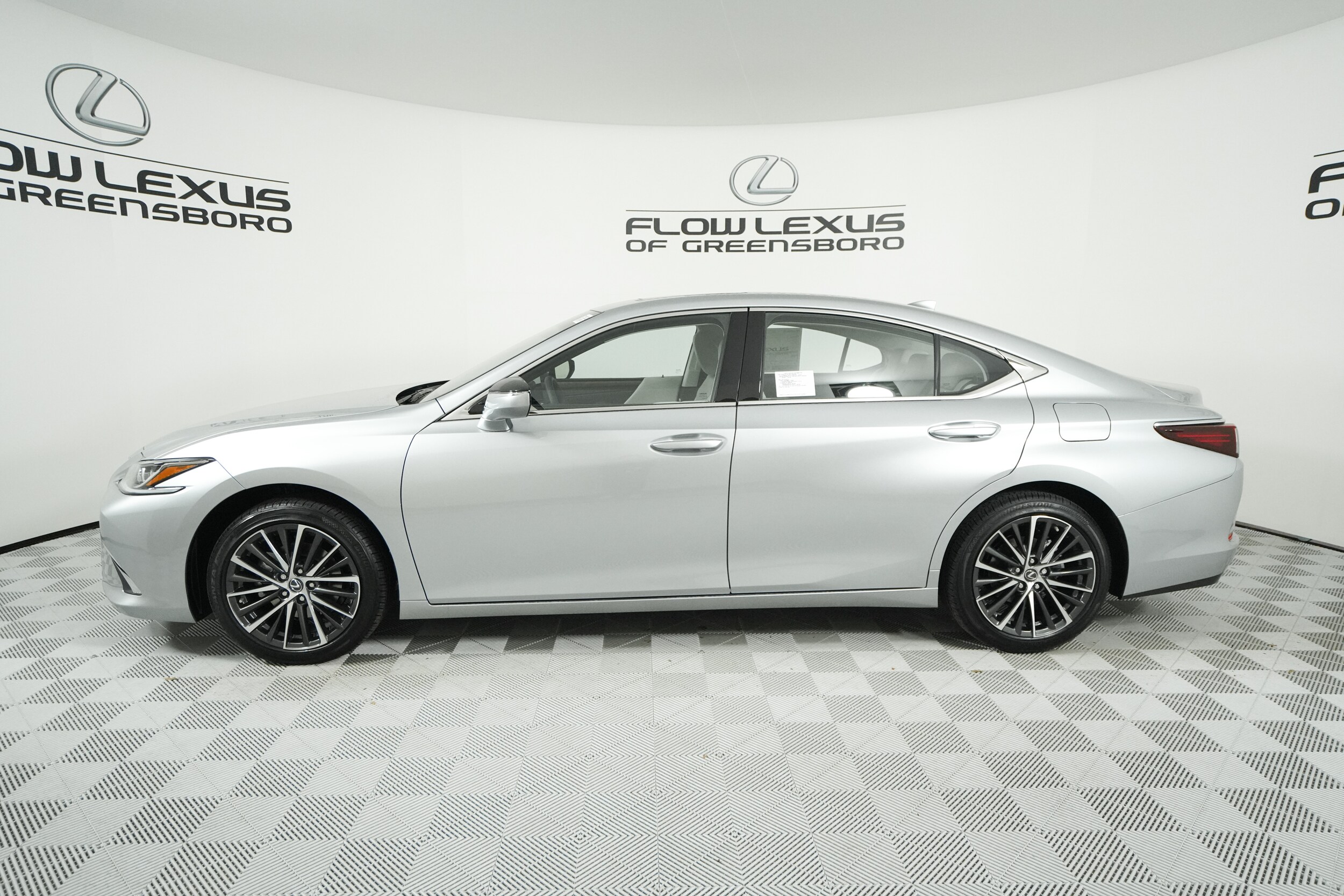 2025 Lexus ES 350 Premium photo 4