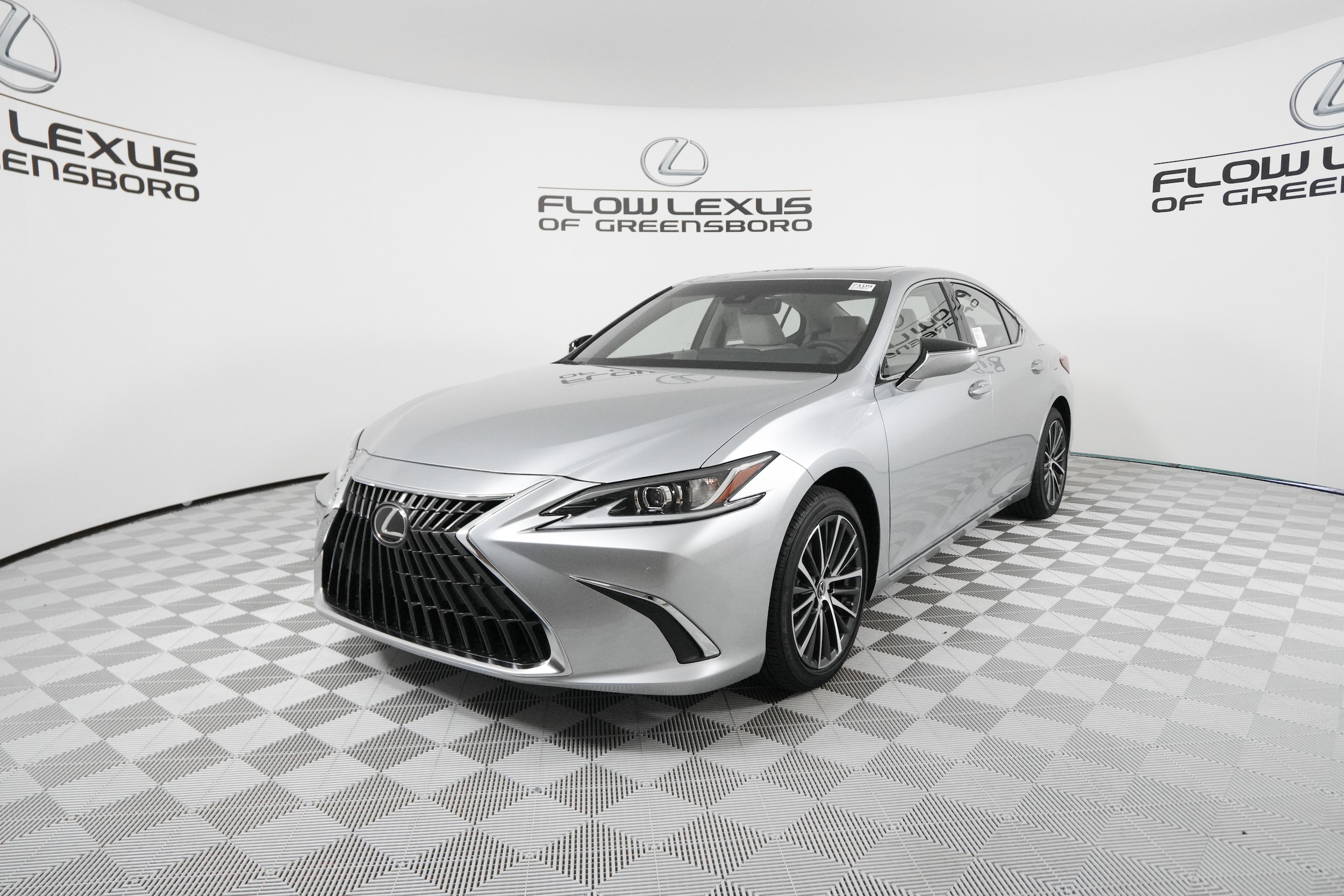 2025 Lexus ES 350's photo