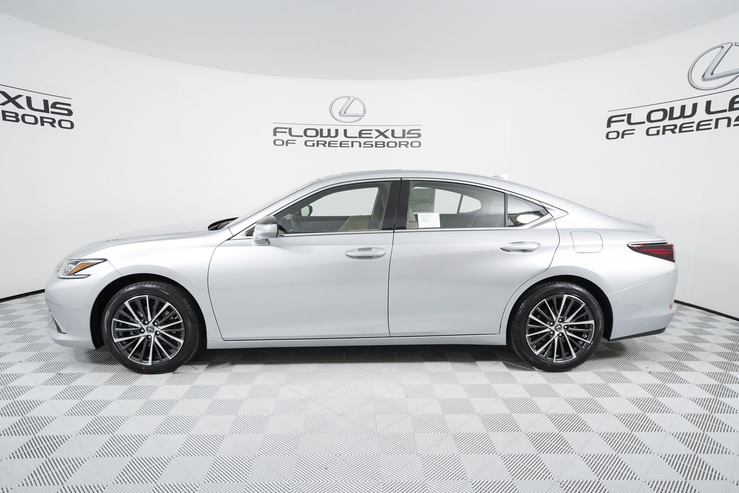 2025 Lexus ES 350 Premium photo 4