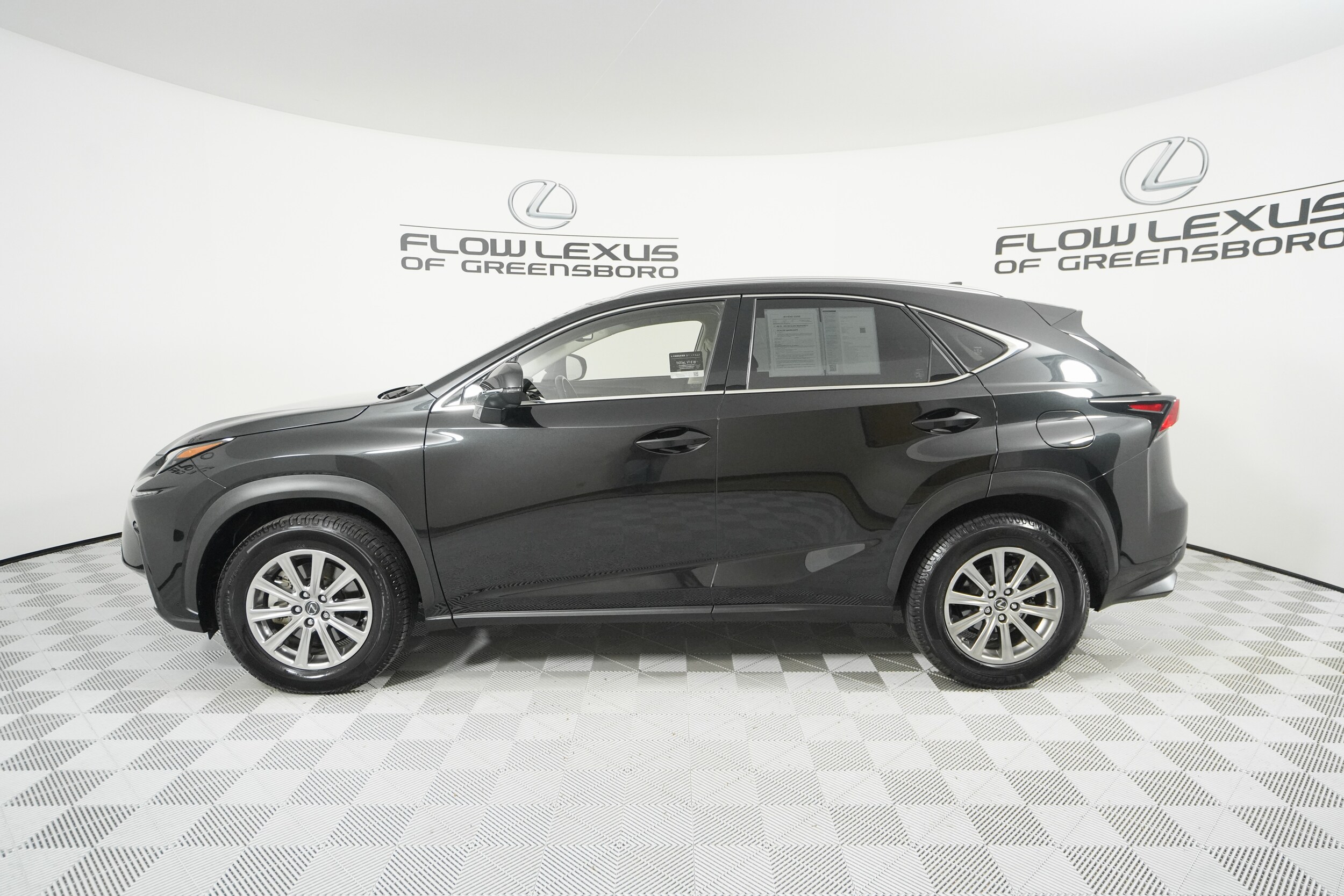 2021 Lexus NX 300 photo 3