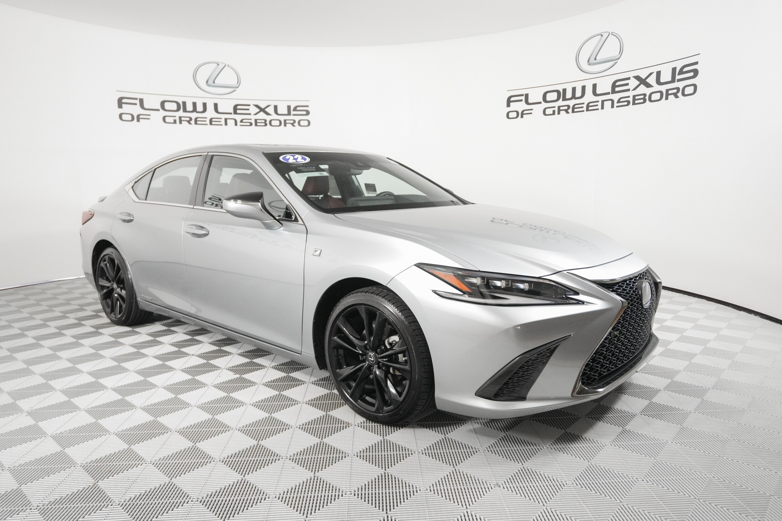 2022 Lexus ES 300h F SPORT photo 3