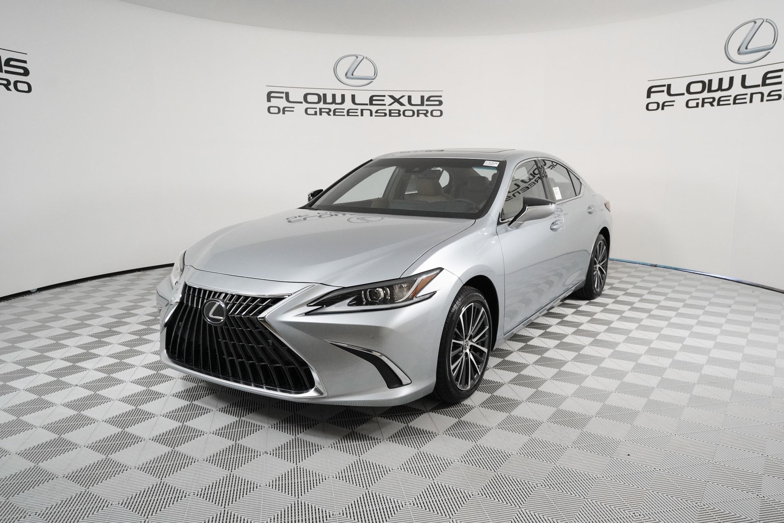 2025 Lexus ES 350's photo