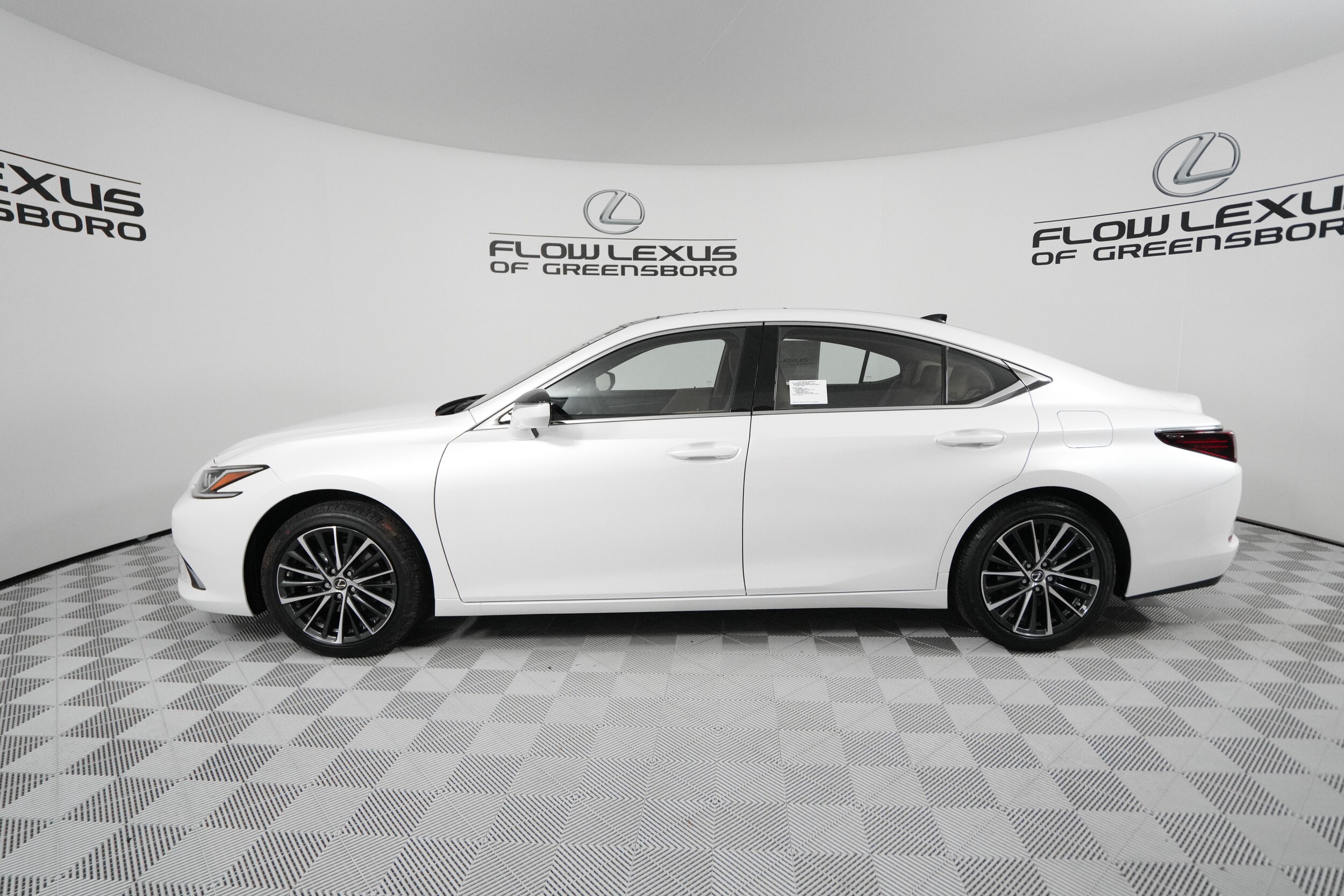 2025 Lexus ES 350 Premium photo 3