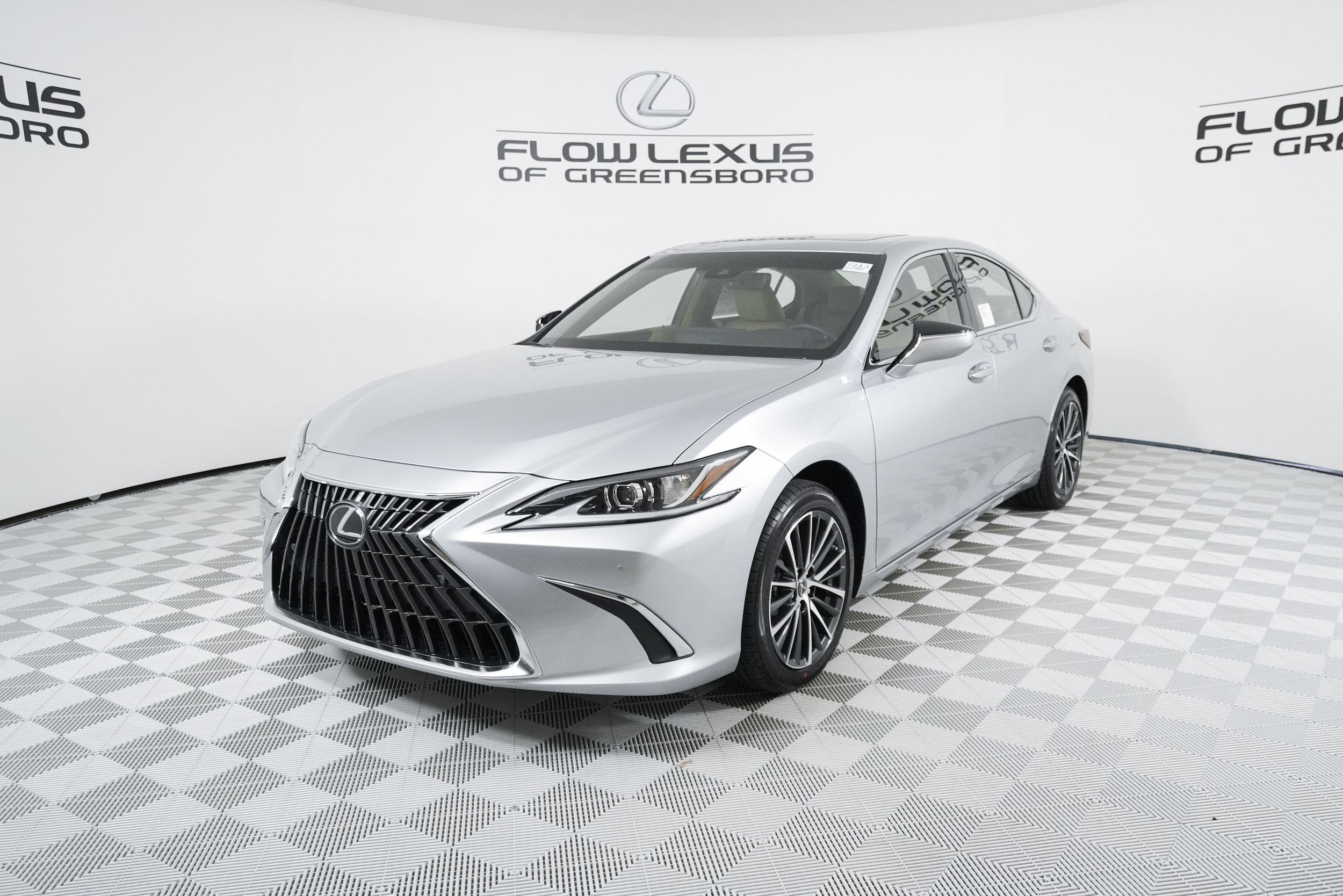2025 Lexus ES 350's photo