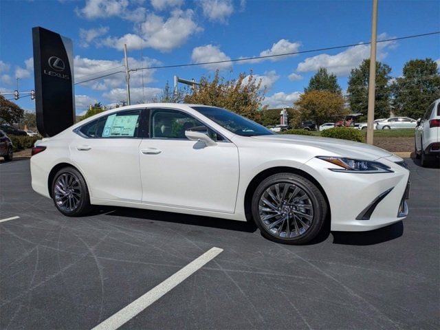 2025 Lexus ES Hybrid 300h Luxury's photo