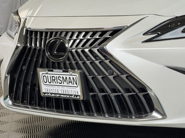 2025 Lexus ES 300h Premium photo 3
