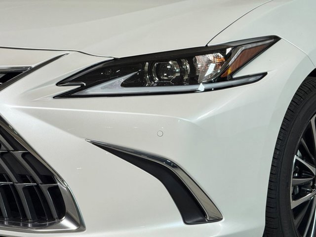 2025 Lexus ES 300h Premium photo 4